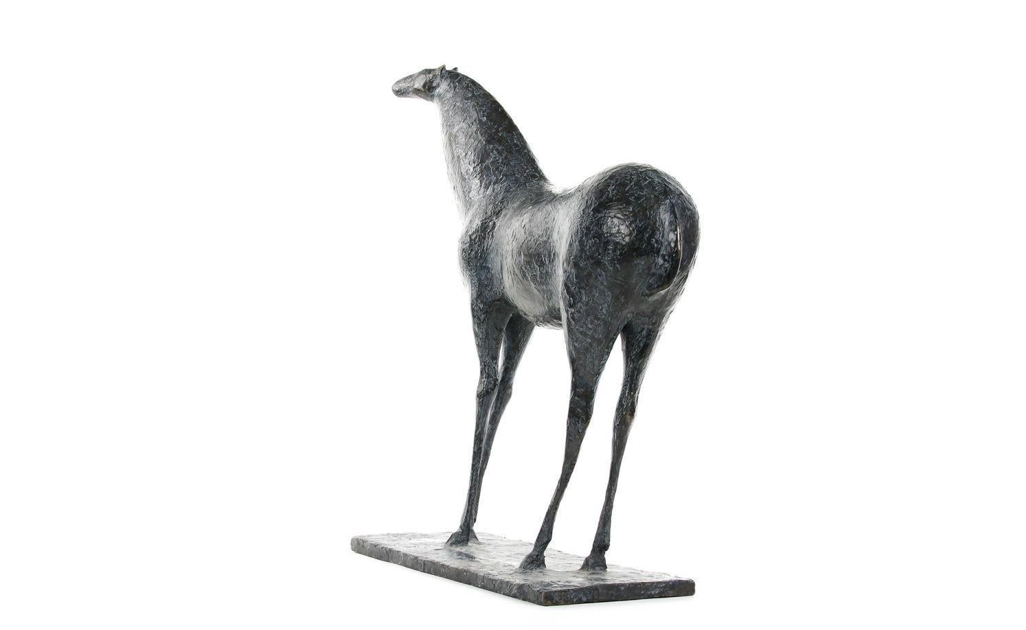 Caballo X de Pierre Yermia - Escultura animal de bronce, esbelta, curva, tonos oscuros en venta 3