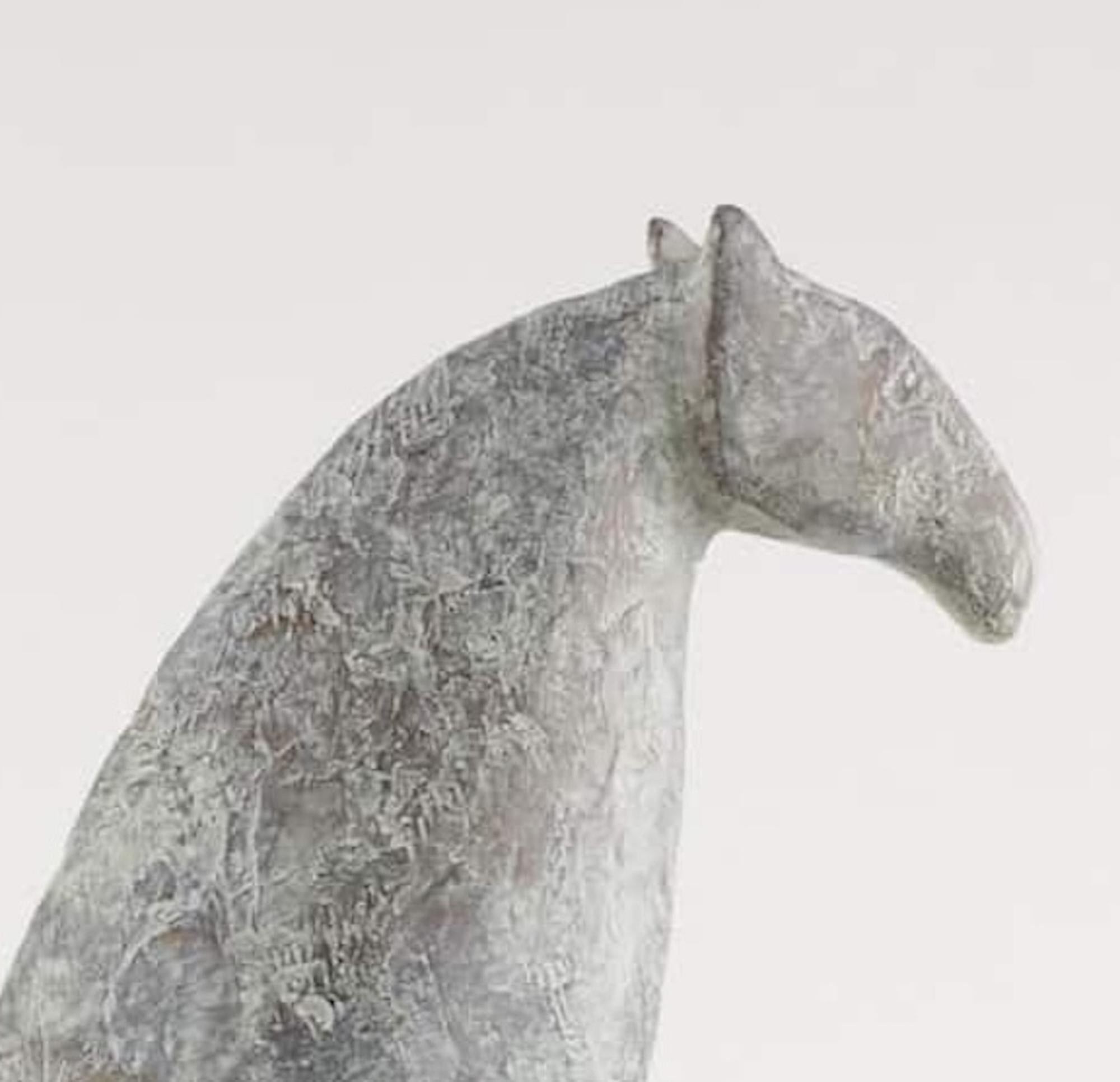 Caballo XV de Pierre Yermia - Escultura animal de bronce, elegante, pátina clara, salvaje en venta 6