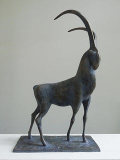 Ibex de Pierre Yermia - Escultura animal contemporánea de bronce, elegante, equilibrio