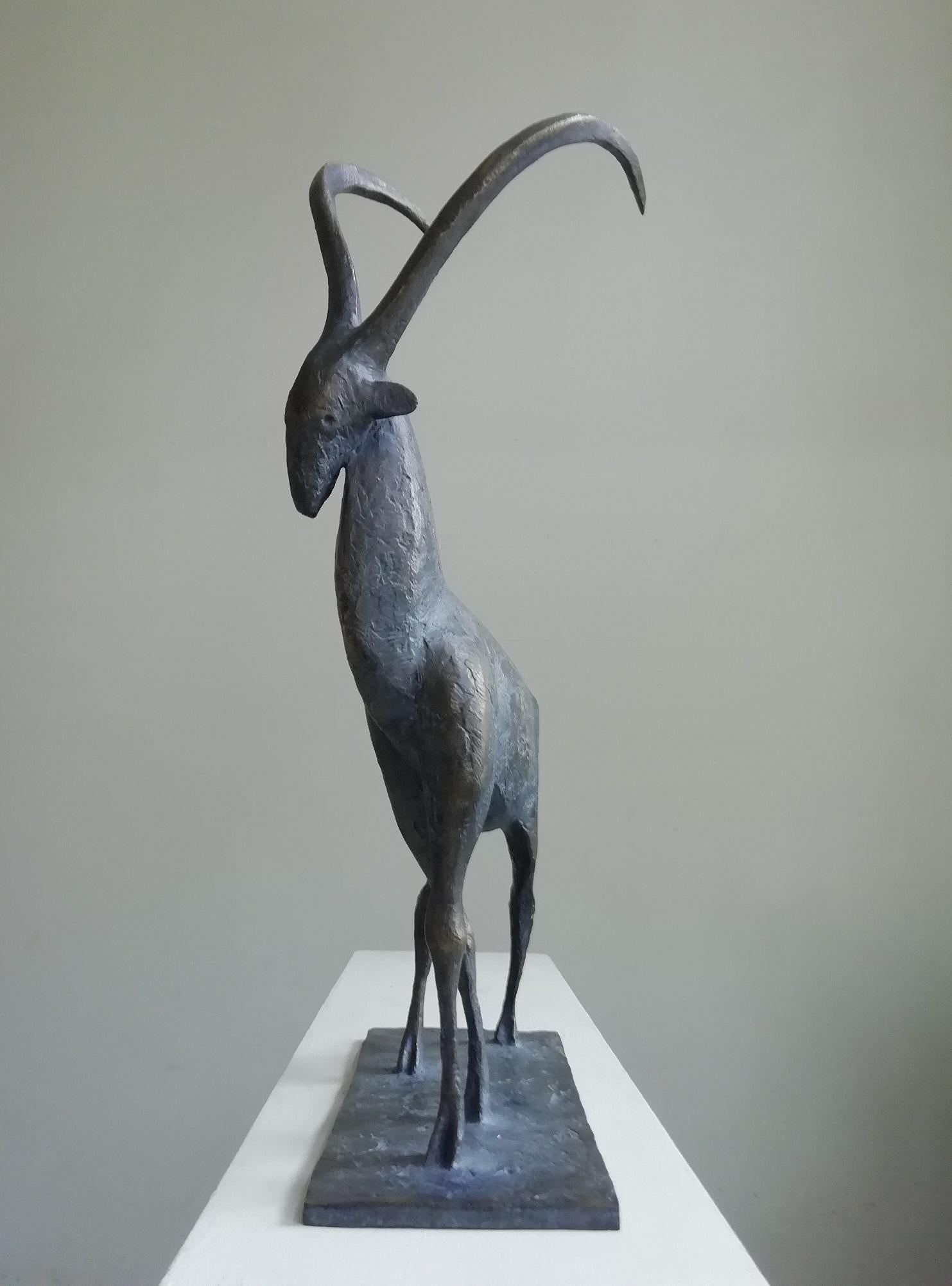Ibex de Pierre Yermia - Escultura animal contemporánea en bronce, cabra montesa en venta 2