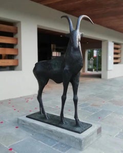 Stambecco I di Pierre Yermia - Arte animale, scultura in bronzo da esterno di grandi dimensioni, elegante