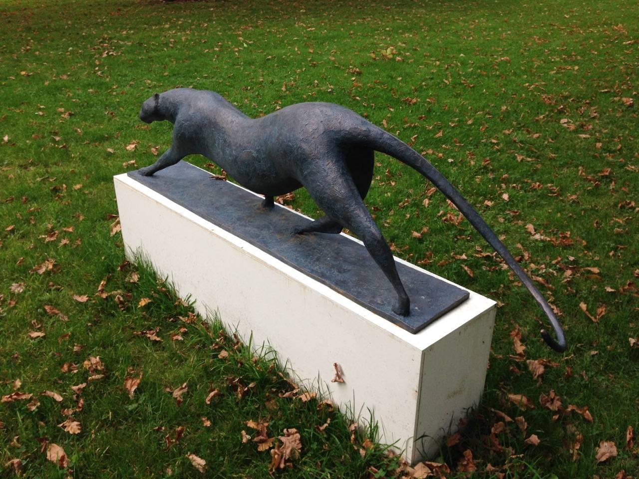 Grande Feline de Pierre Yermia - Sculpture en bronze - Animaux, art d'extérieur en vente 4