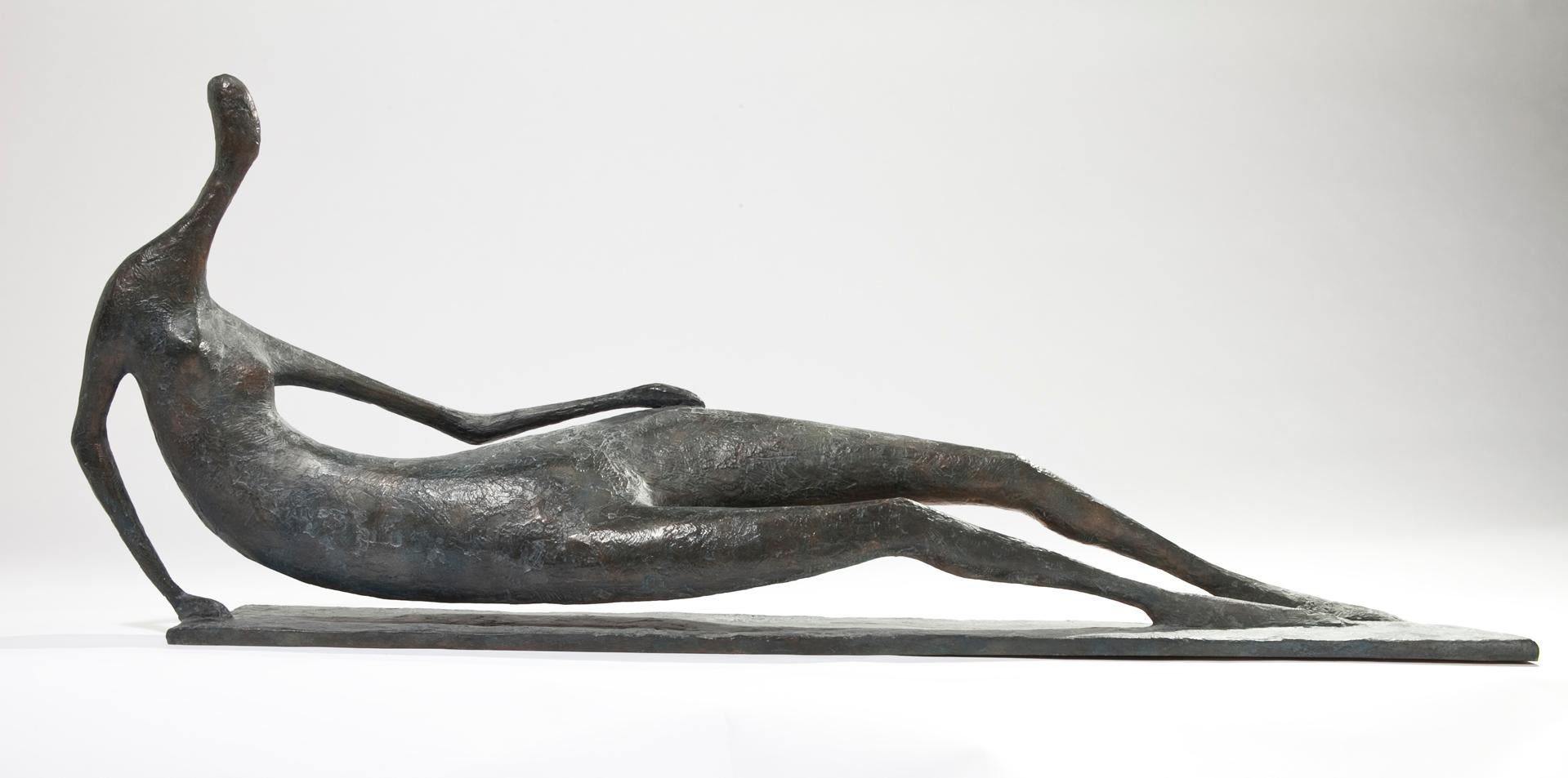 Gran figura tumbada I es una escultura de bronce del artista contemporáneo francés Pierre Yermia, de 46 × 120 × 17 cm (18,1 × 47,2 × 6,7 pulg.).  
La escultura está firmada y numerada, forma parte de una edición limitada de 8 ediciones + 4 pruebas