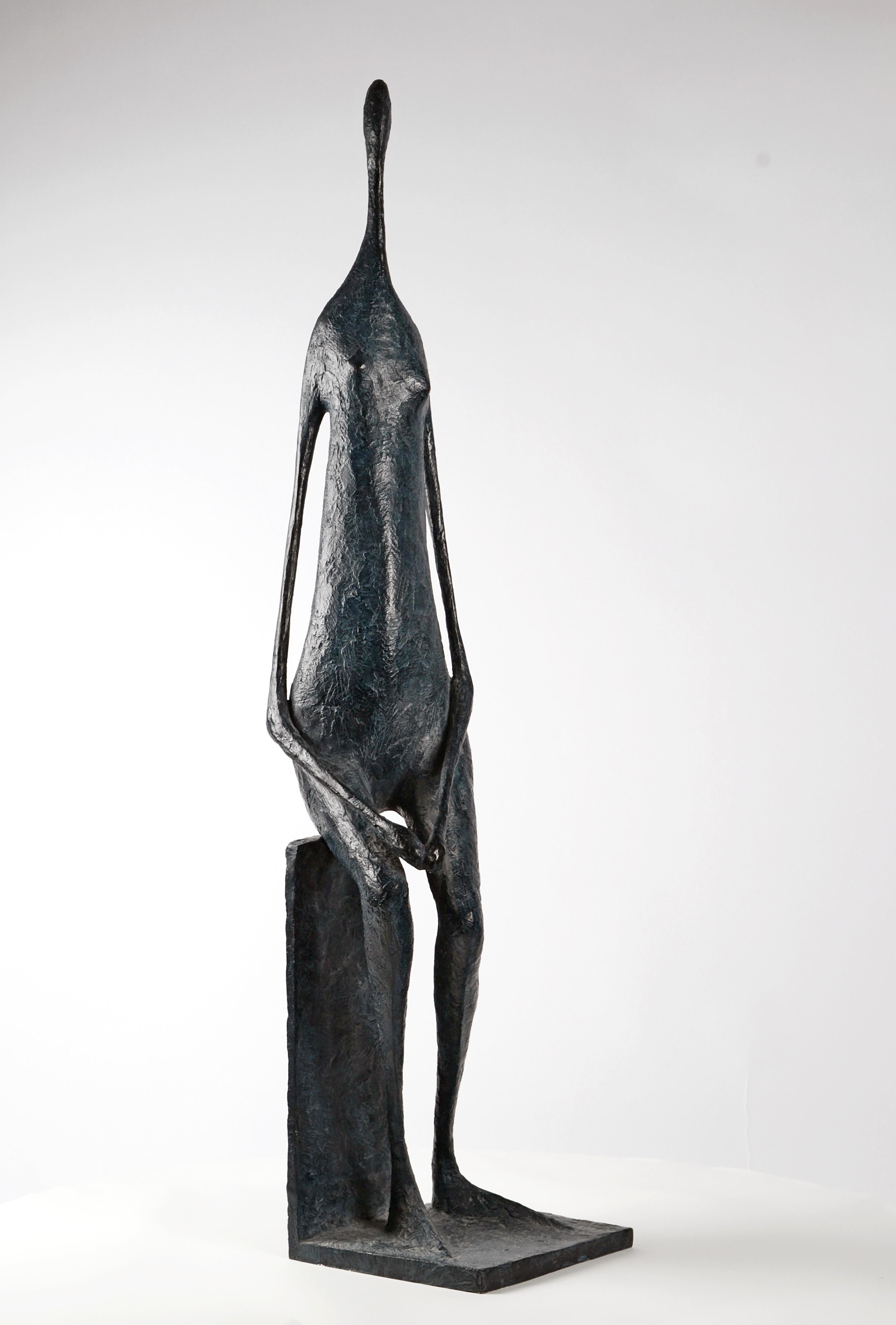 Gran figura sentada I de Pierre Yermia - escultura contemporánea en bronce en venta 9