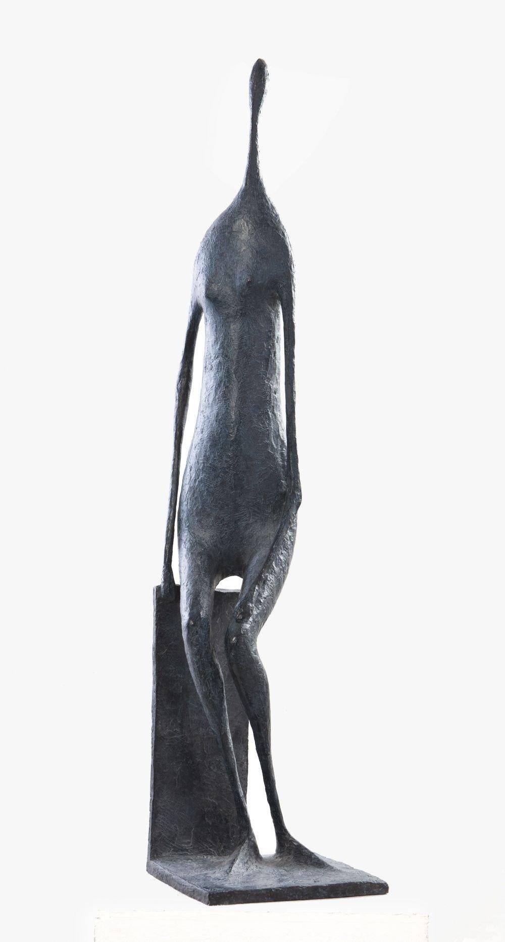 Grande figurine assise I de Pierre Yermia - sculpture contemporaine en bronze en vente 3