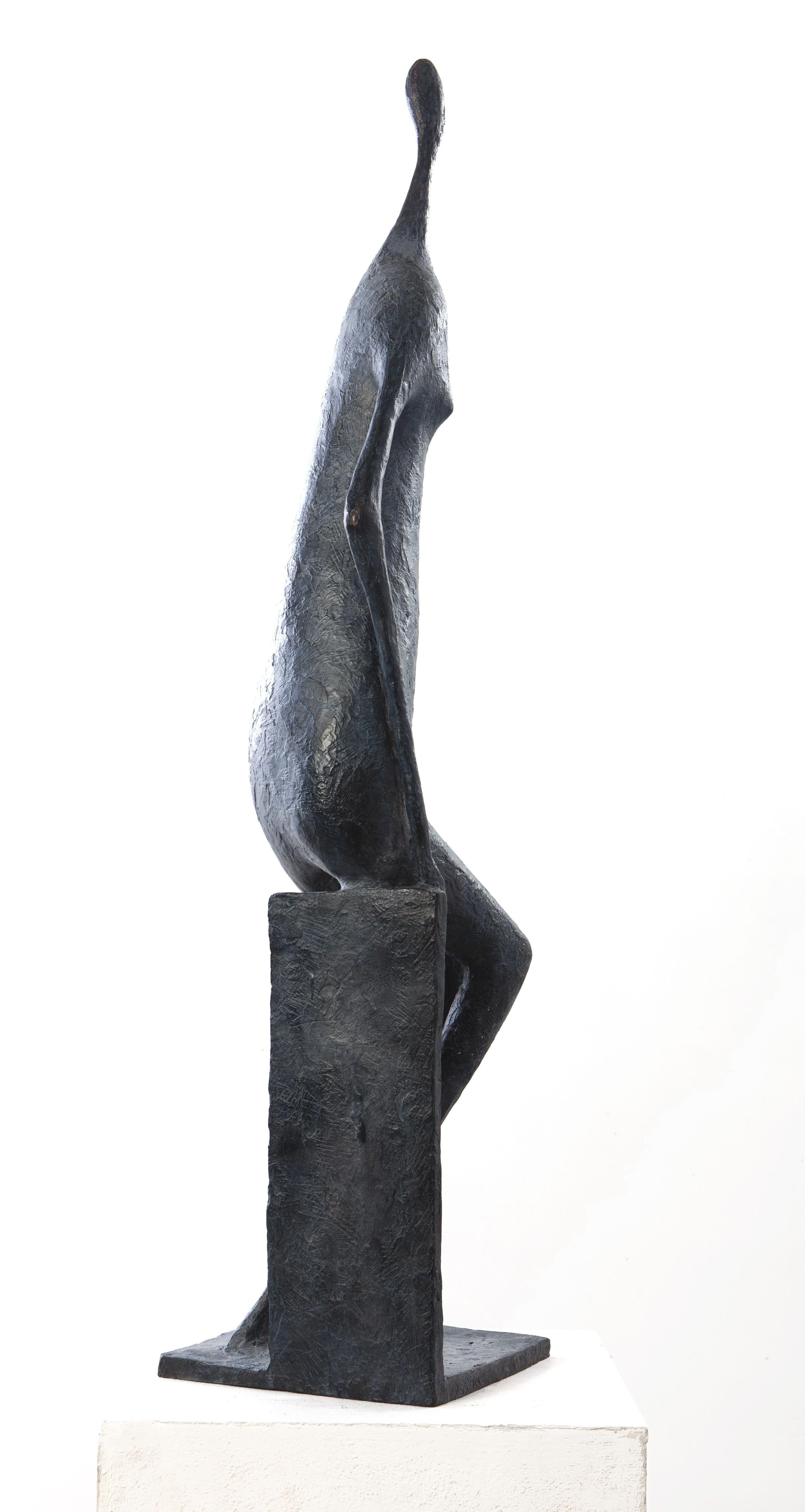 Grande figurine assise I de Pierre Yermia - sculpture contemporaine en bronze en vente 4