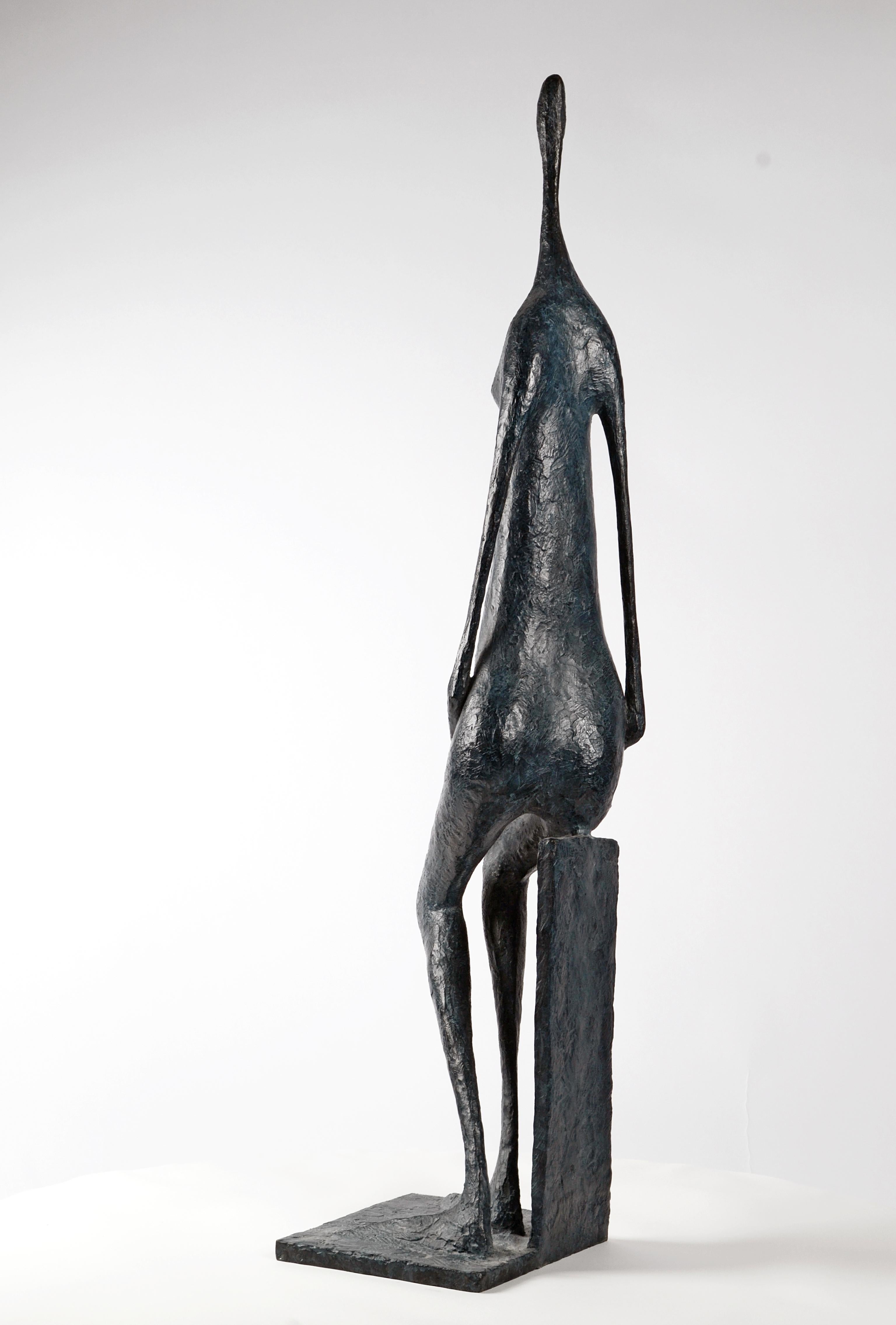Gran figura sentada I de Pierre Yermia - escultura contemporánea en bronce en venta 6