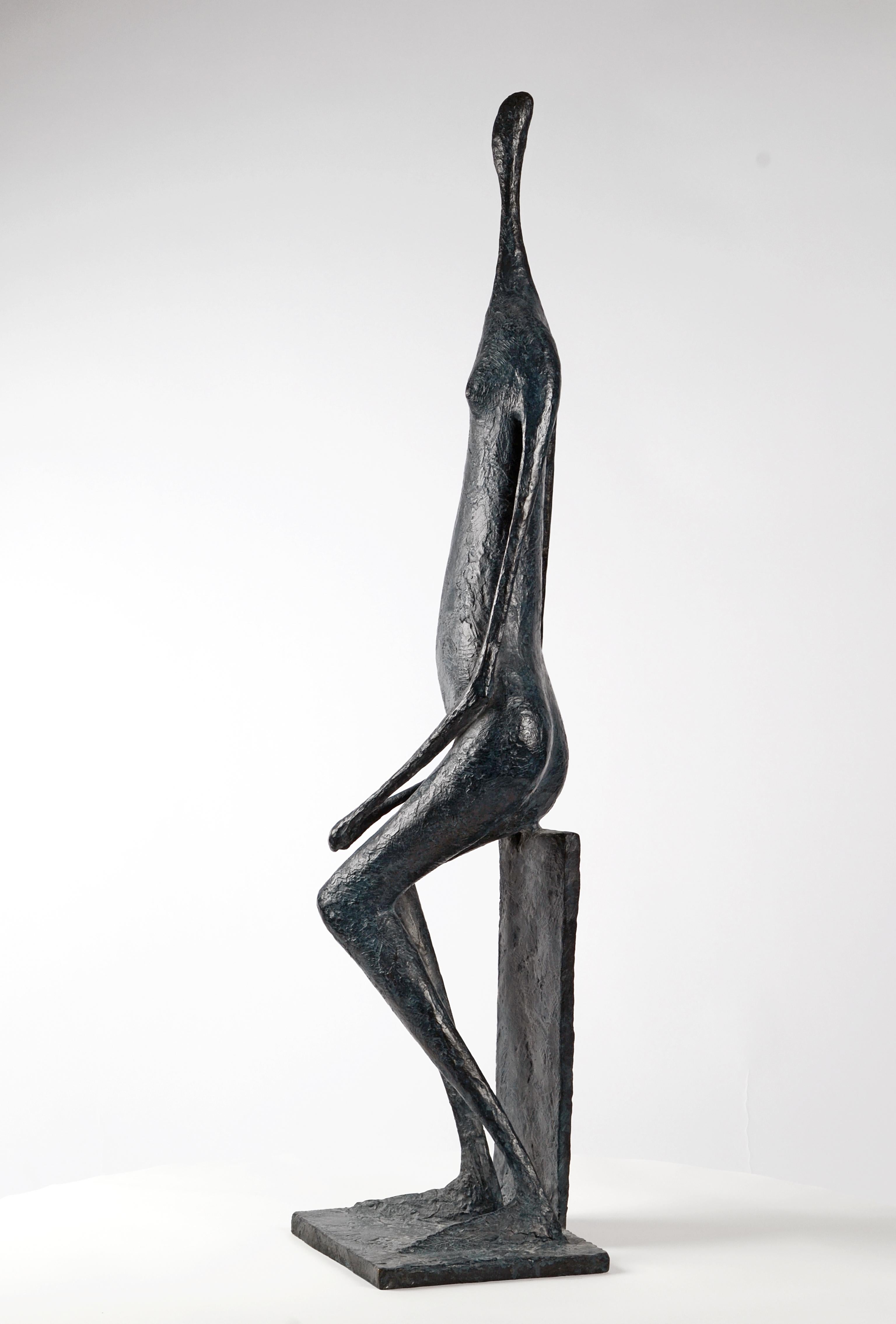 Gran figura sentada I de Pierre Yermia - escultura contemporánea en bronce en venta 7