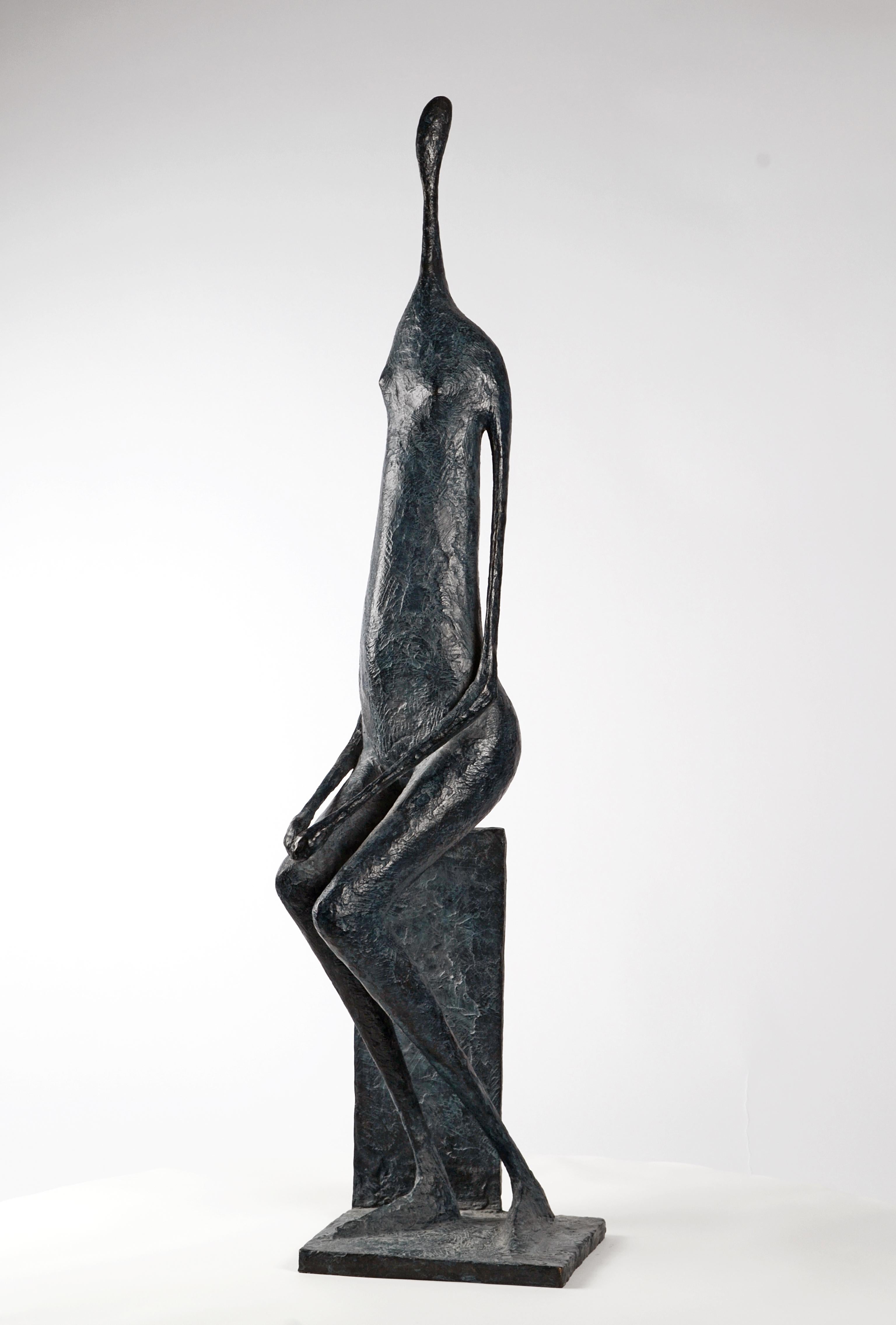 Gran figura sentada I de Pierre Yermia - escultura contemporánea en bronce en venta 8