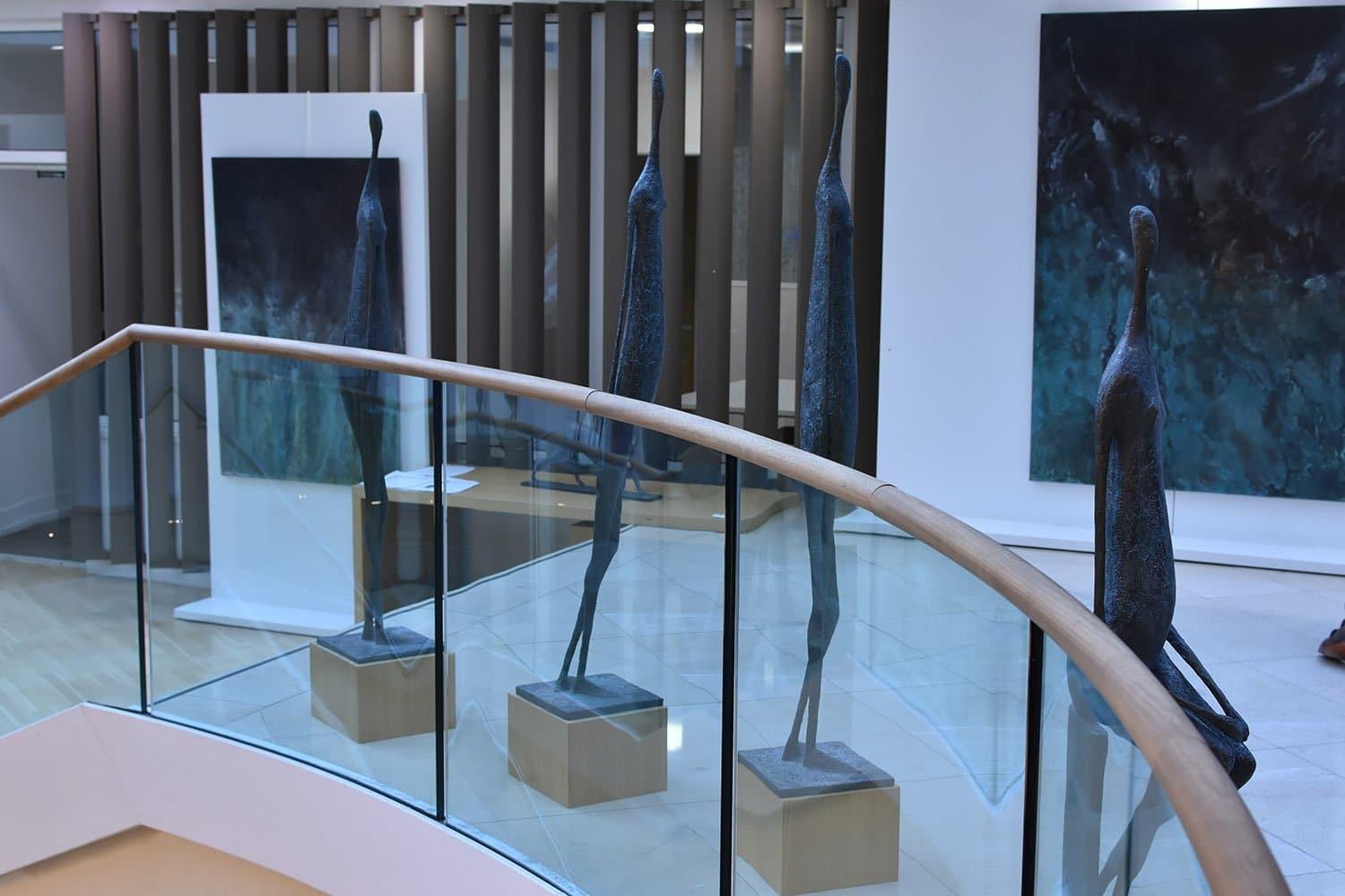 Grand personnage debout IV de Pierre Yermia - Sculpture contemporaine en bronze, humaine en vente 9