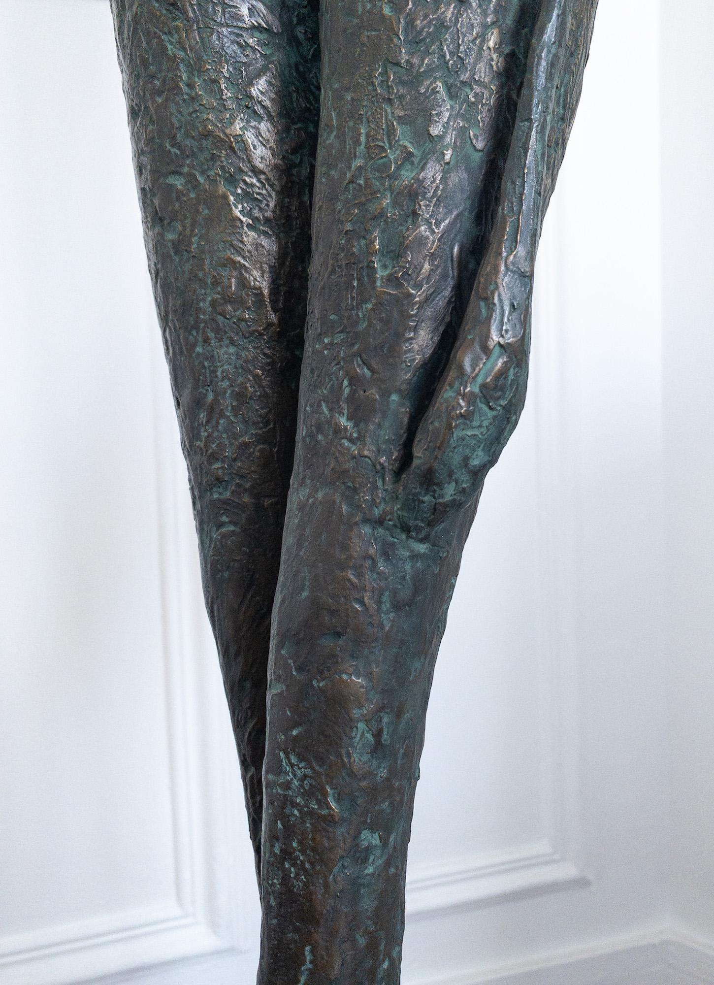 Grand personnage debout IV de Pierre Yermia - Sculpture contemporaine en bronze, humaine en vente 10
