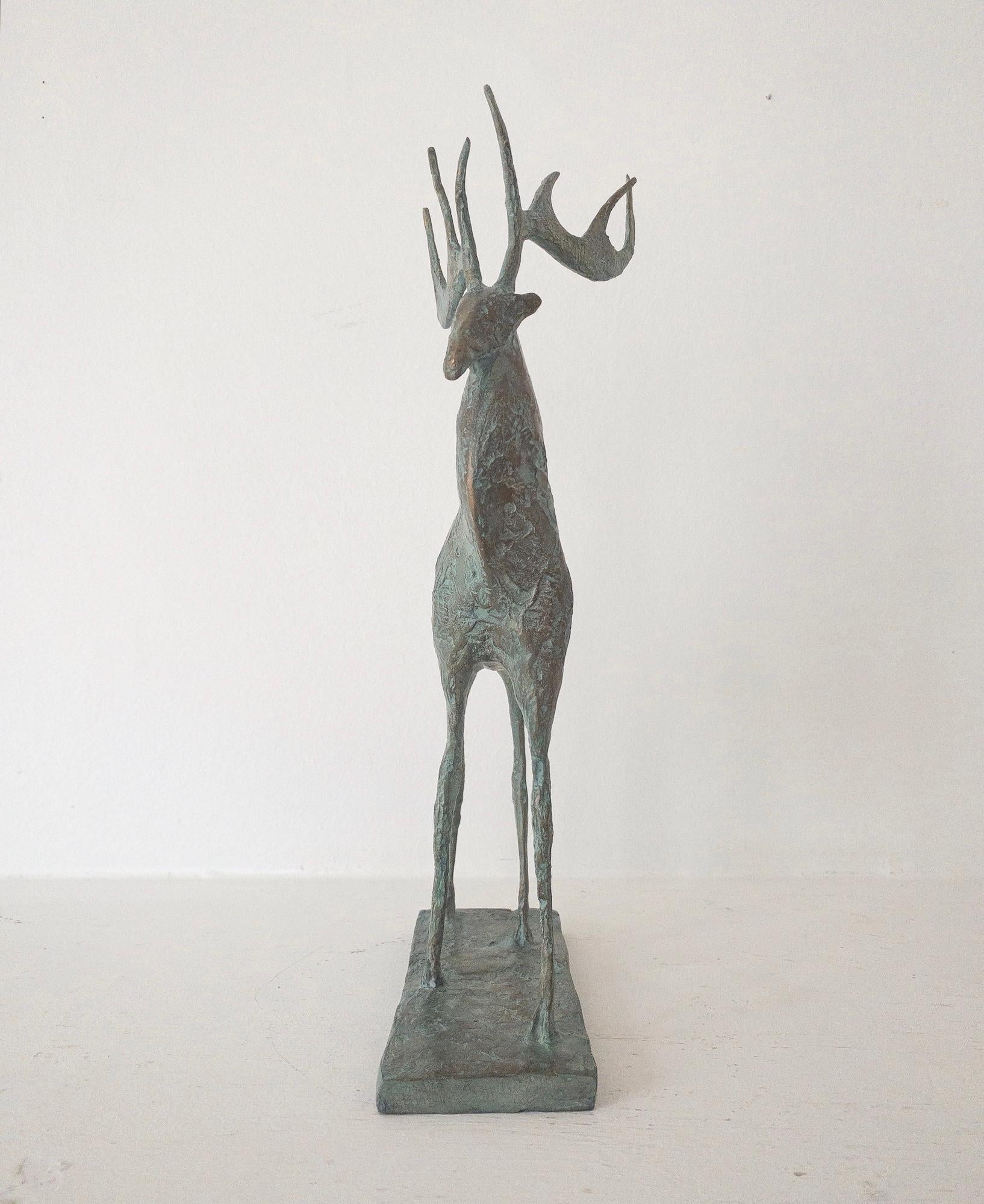 Petit cerf I par Pierre Yermia - Sculpture animalière contemporaine, élégante, élancée en vente 15