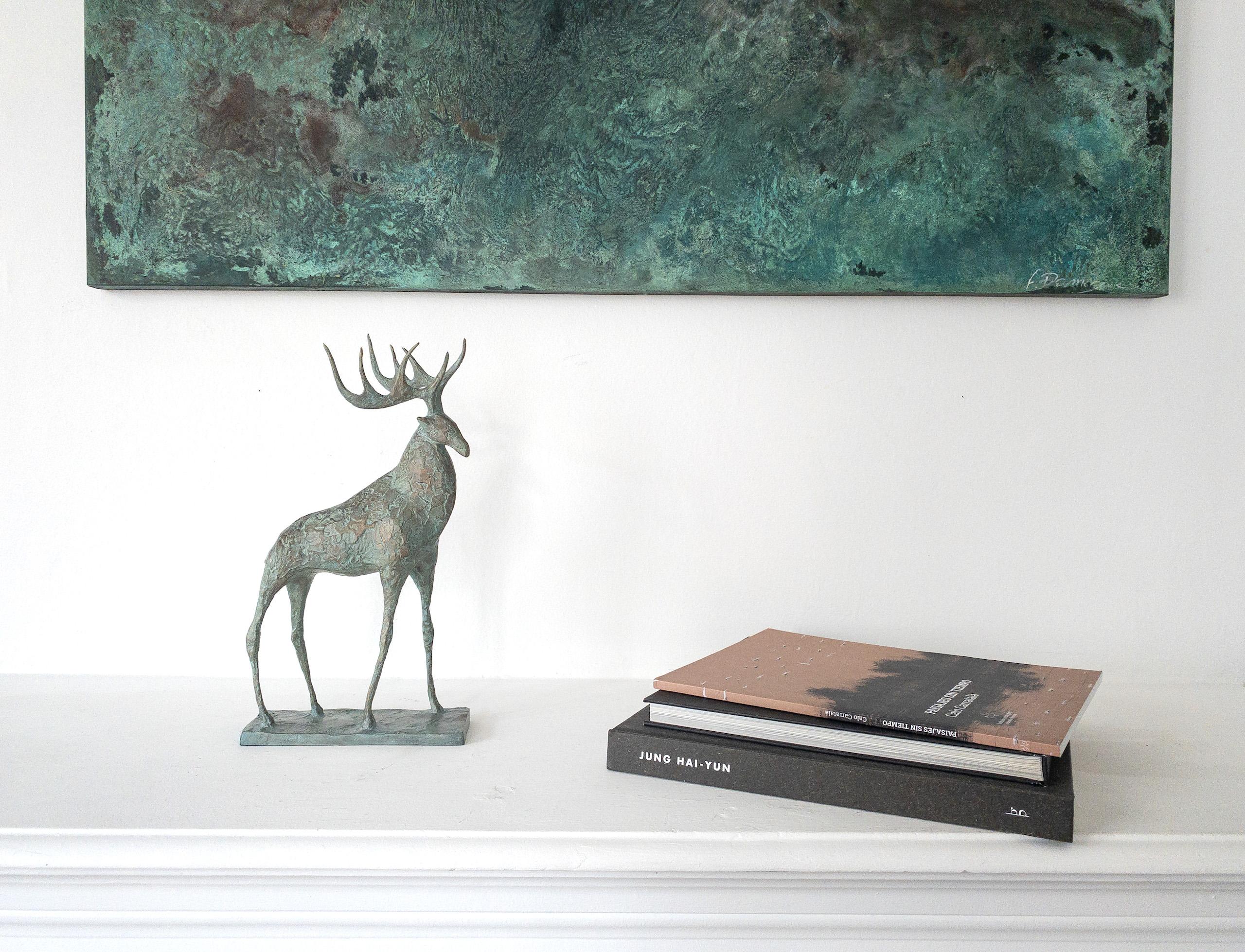 Pequeño Ciervo I de Pierre Yermia - Escultura animal contemporánea, elegante, esbelta en venta 1