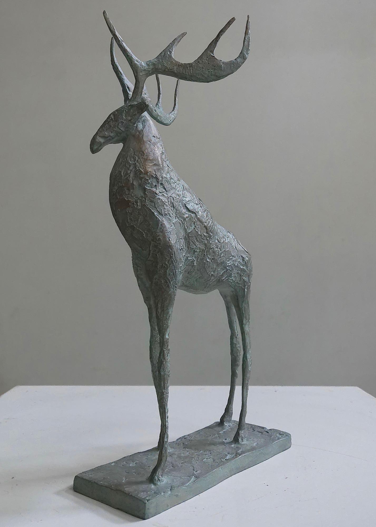 Pequeño Ciervo I de Pierre Yermia - Escultura animal contemporánea, elegante, esbelta en venta 4