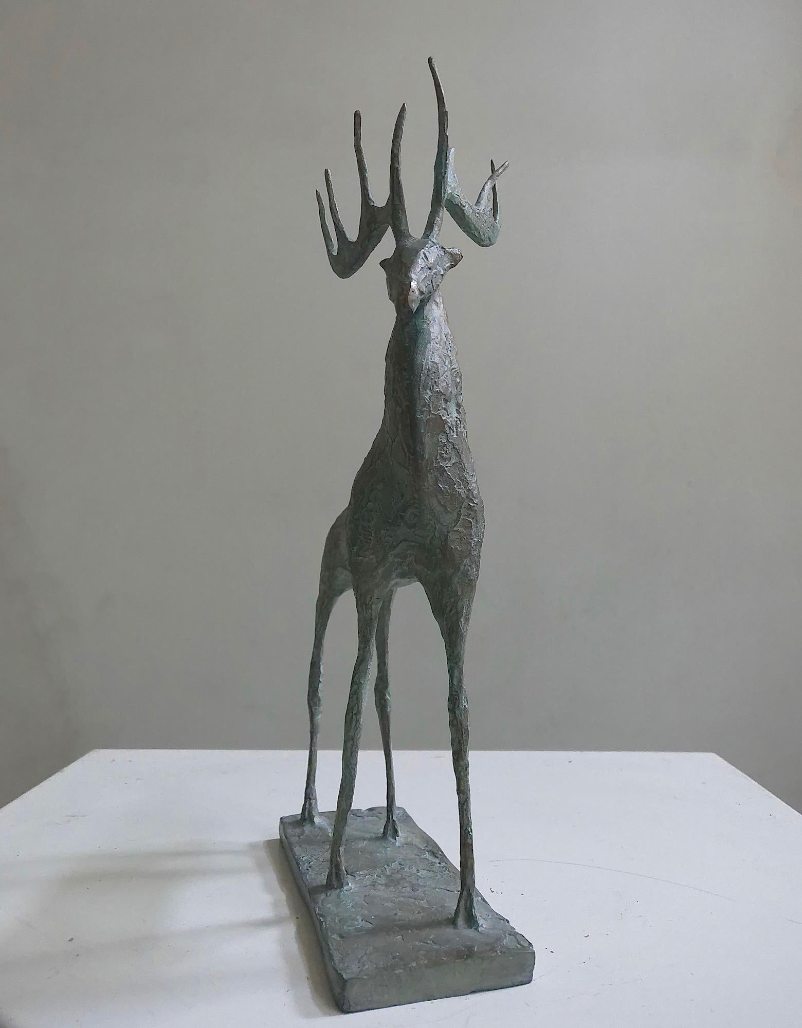 Petit cerf I par Pierre Yermia - Sculpture animalière contemporaine, élégante, élancée en vente 3