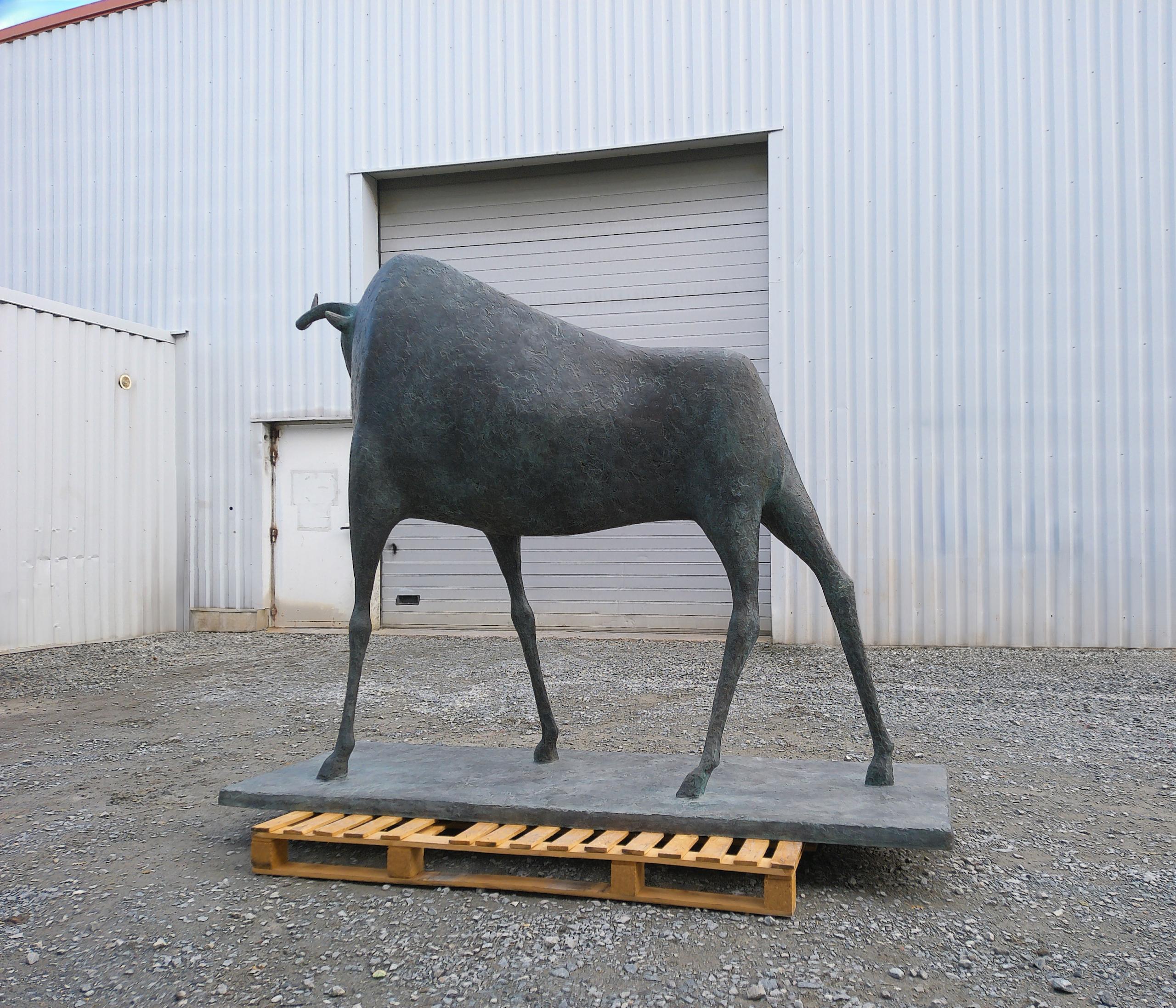 Toro Monumental I de Pierre Yermia - Escultura animal en bronce, figurativa, salvaje en venta 7