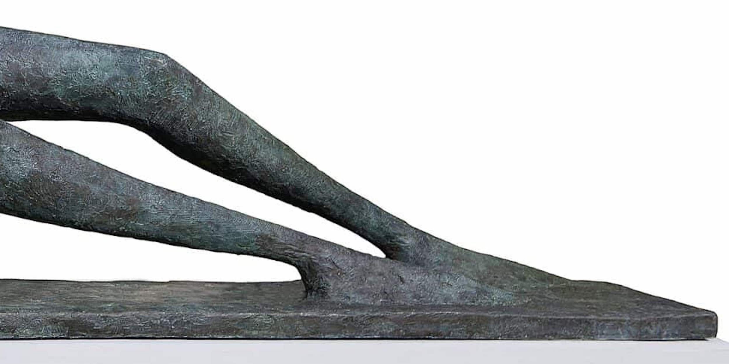 Figura yacente monumental de Pierre Yermia - Gran escultura de bronce, torso desnudo en venta 4