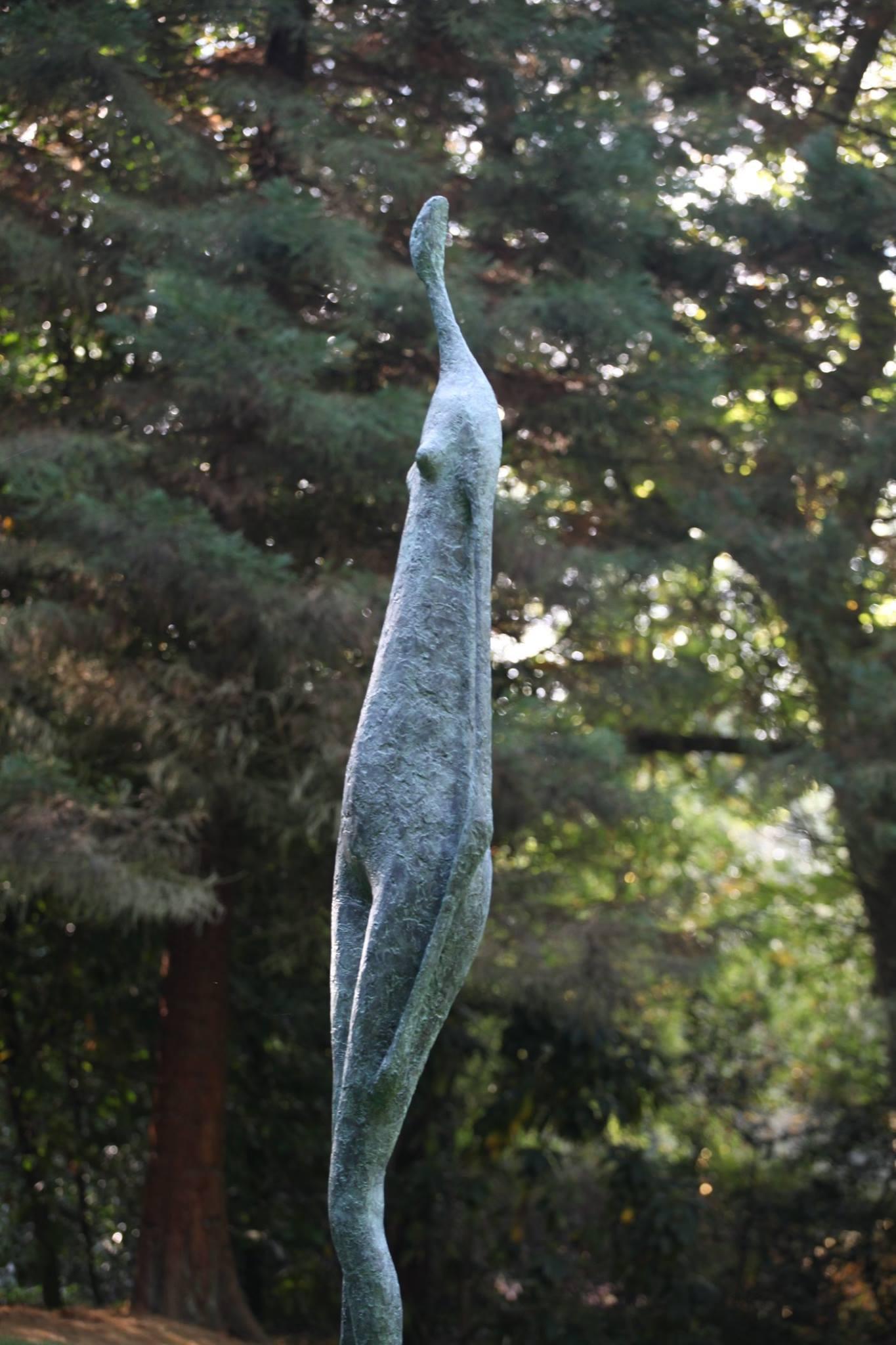 Figure monumentale debout I de Pierre Yermia - Sculpture contemporaine en bronze en vente 2
