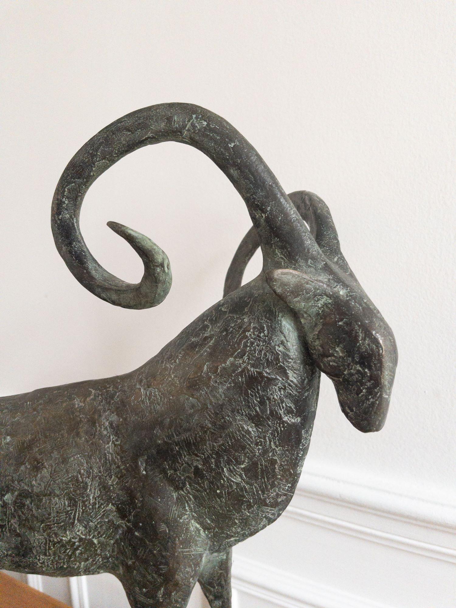 Mouflon I di Pierre Yermia - Scultura animale in bronzo, figurativa, colore grigio in vendita 4