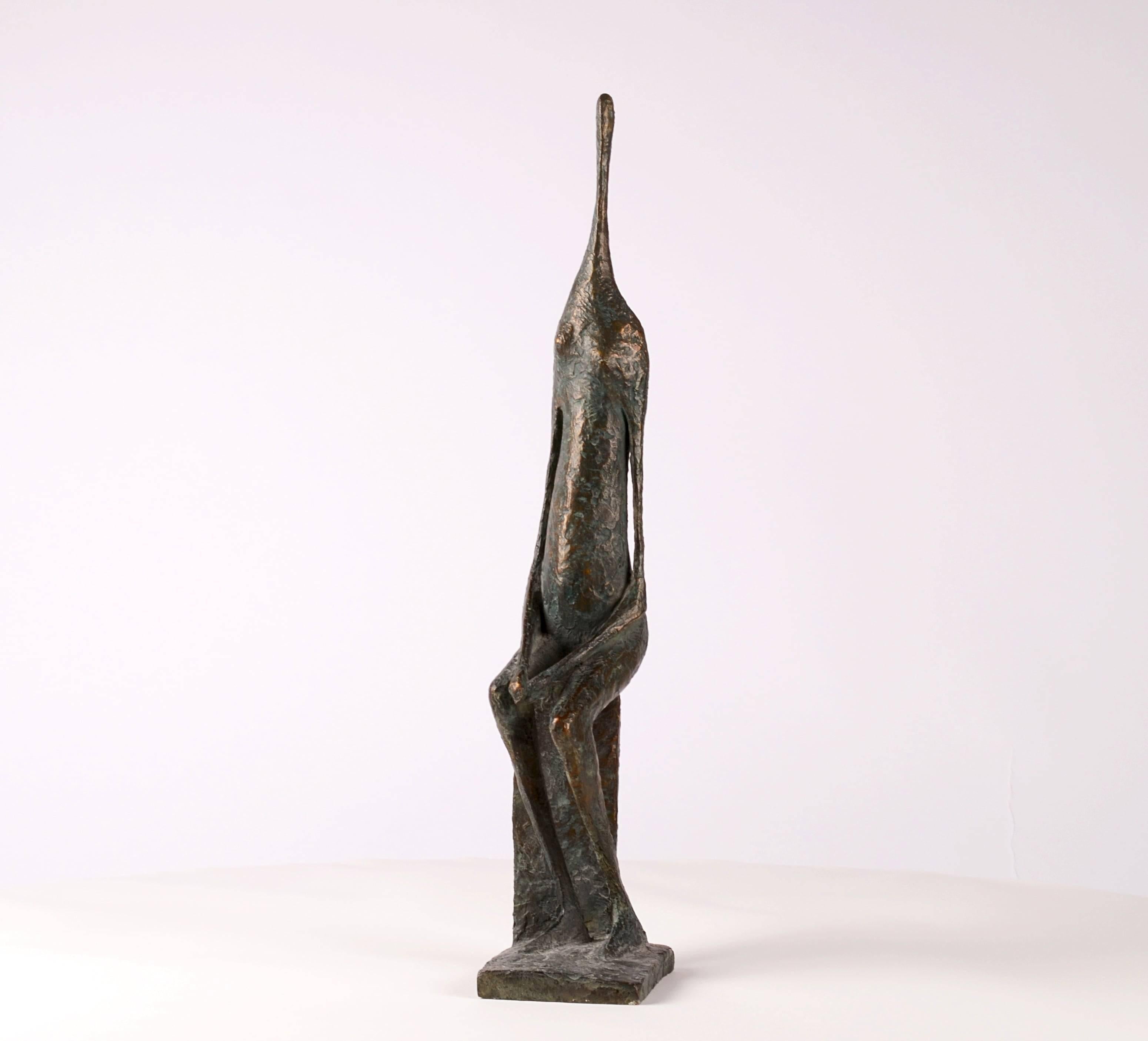 Figure XII assise de Pierre Yermia - Sculpture contemporaine en bronze, humain, sombre