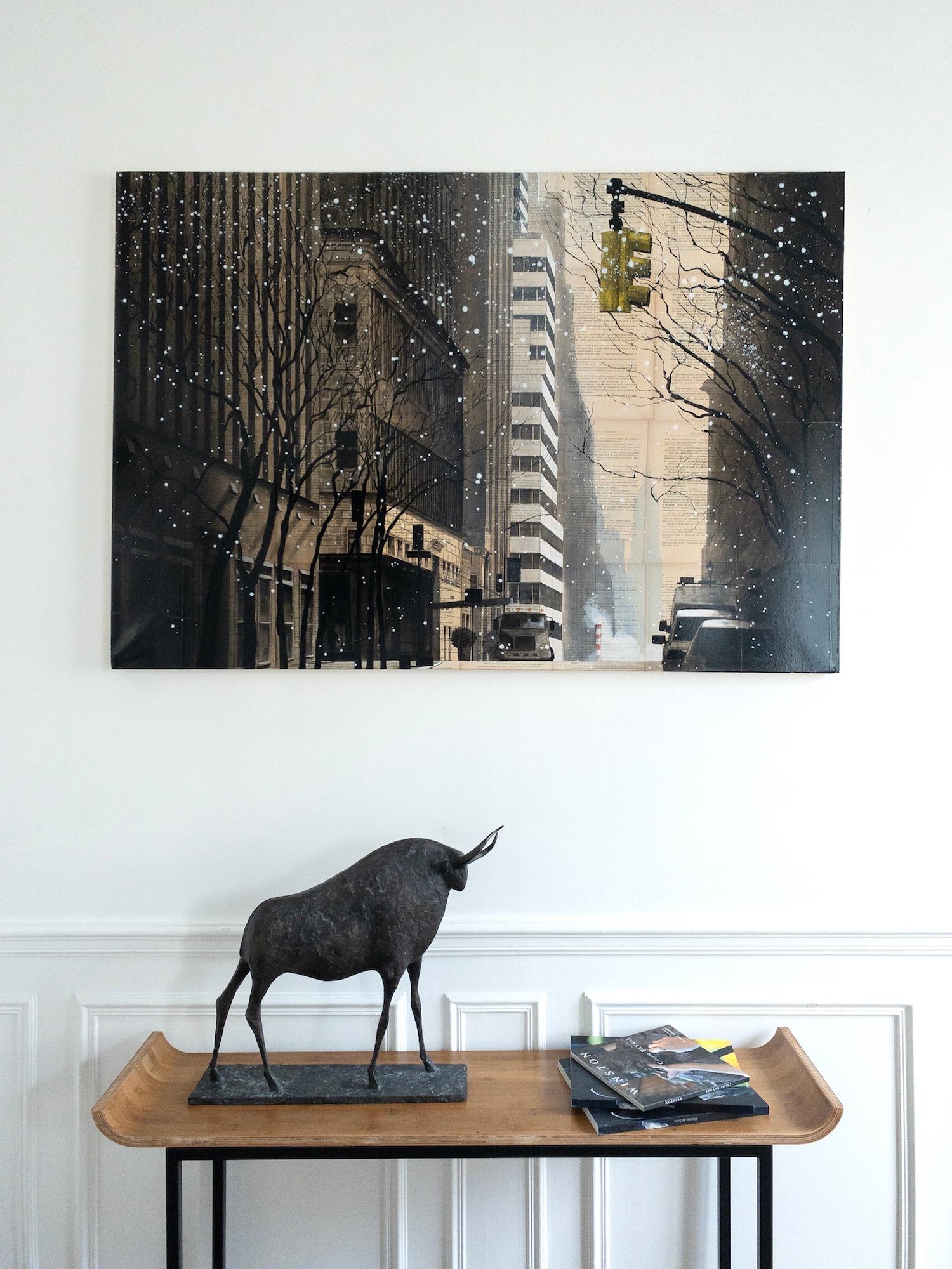Pequeño Toro I de Pierre Yermia - Escultura animal de bronce, figurativa, pátina gris en venta 1