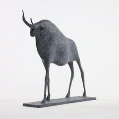 Petit taureau I par Pierre Yermia - Sculpture animalière en bronze, figurative, patine grise