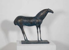 Petit cheval I de Pierre Yermia, sculpture animalière en bronze, élégante, courbée, sauvage