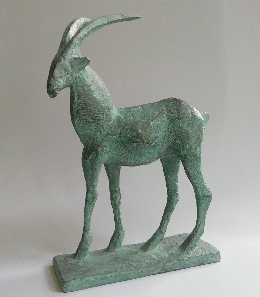 Small Ibex I (2021) is a bronze sculpture by French contemporary artist Pierre Yermia. 29 × 19 × 22 cm.
Sculpture signed and numbered, limited edition of 8 + 4 artist’s proofs.
The work of Pierre Yermia is characterized by a very particular way of