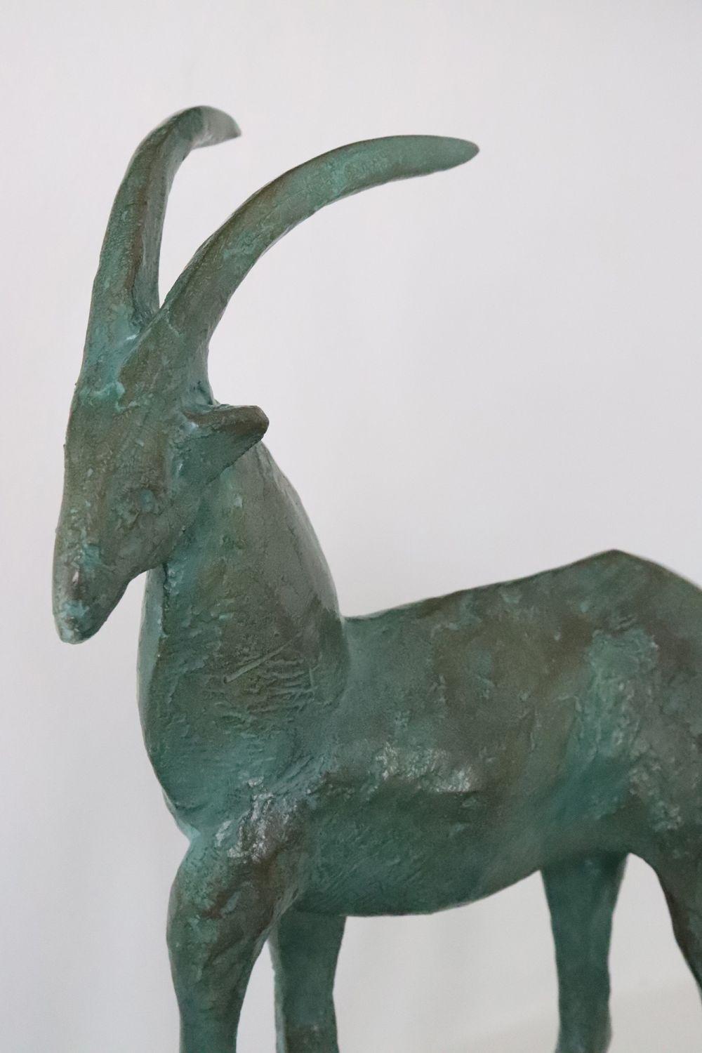 Petit bouquetin I par Pierre Yermia - sculpture contemporaine en bronze animalière en vente 2