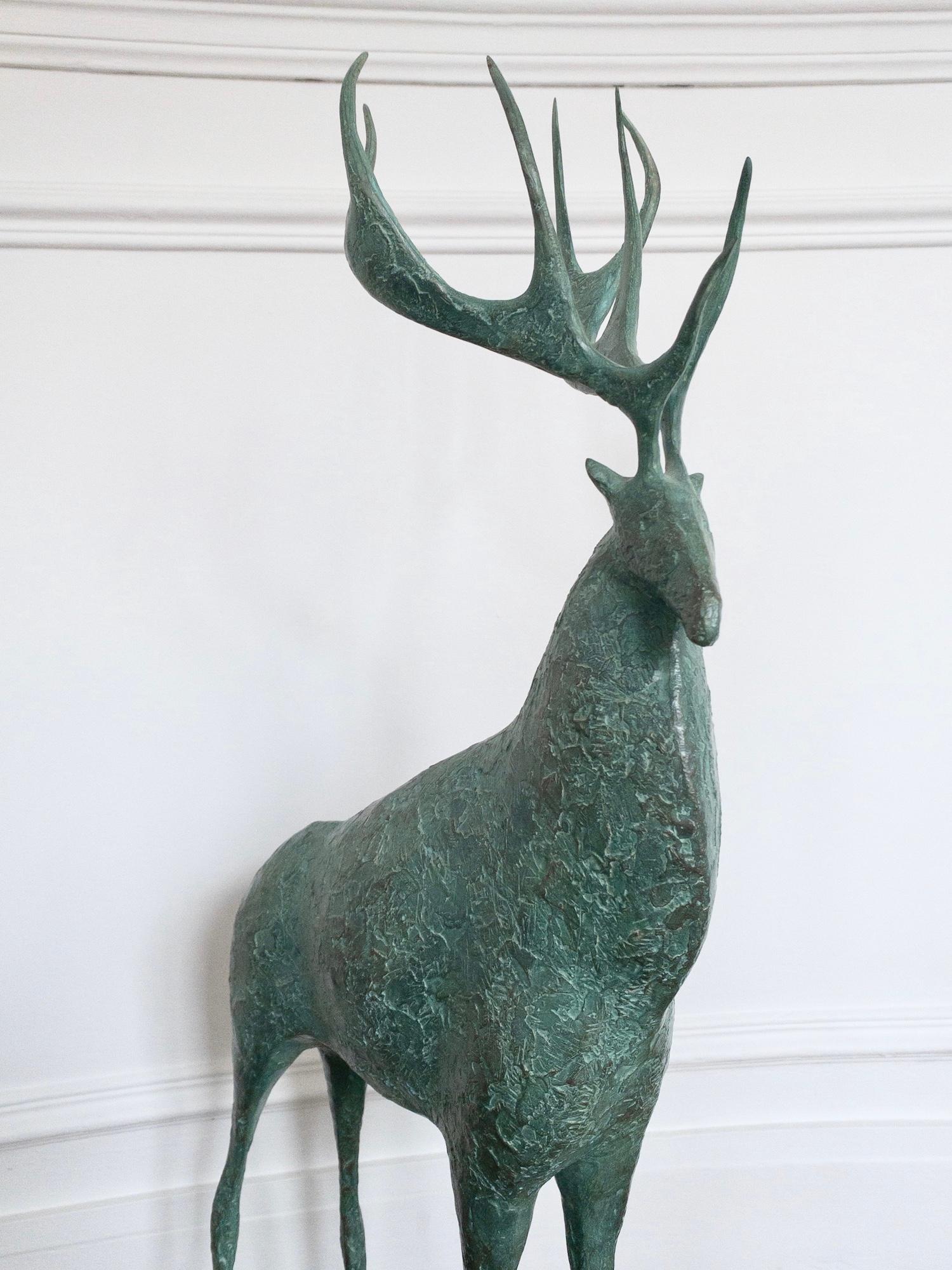 Ciervo II de Pierre Yermia - Escultura animal contemporánea en venta 9