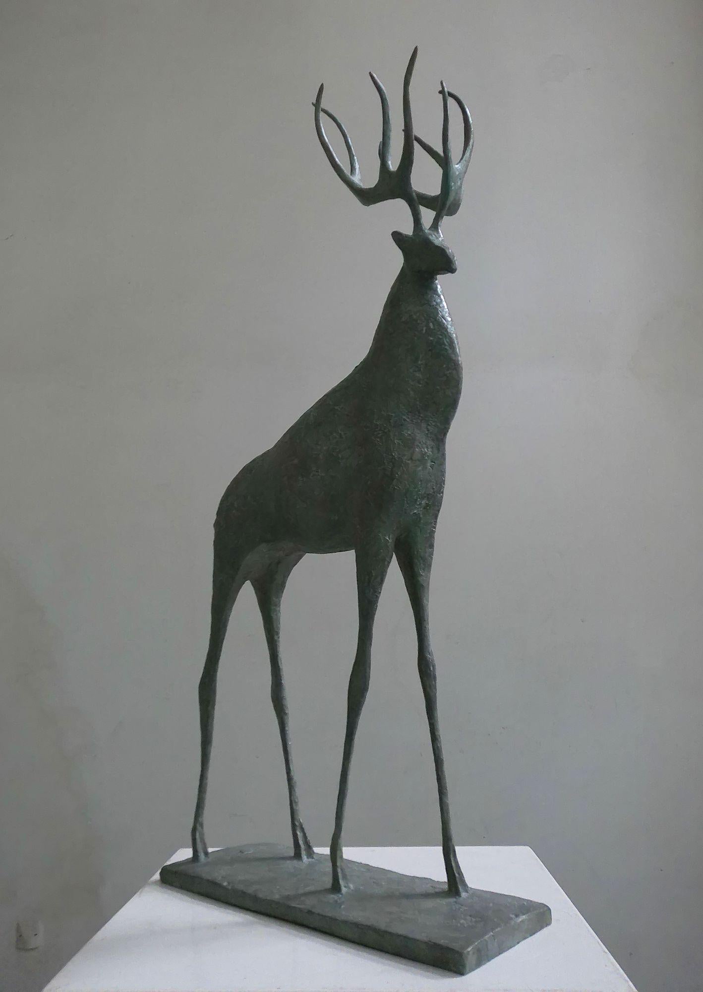Cerf IV par Pierre Yermia - Sculpture animalière contemporaine, élégante, élancée, grise en vente 10