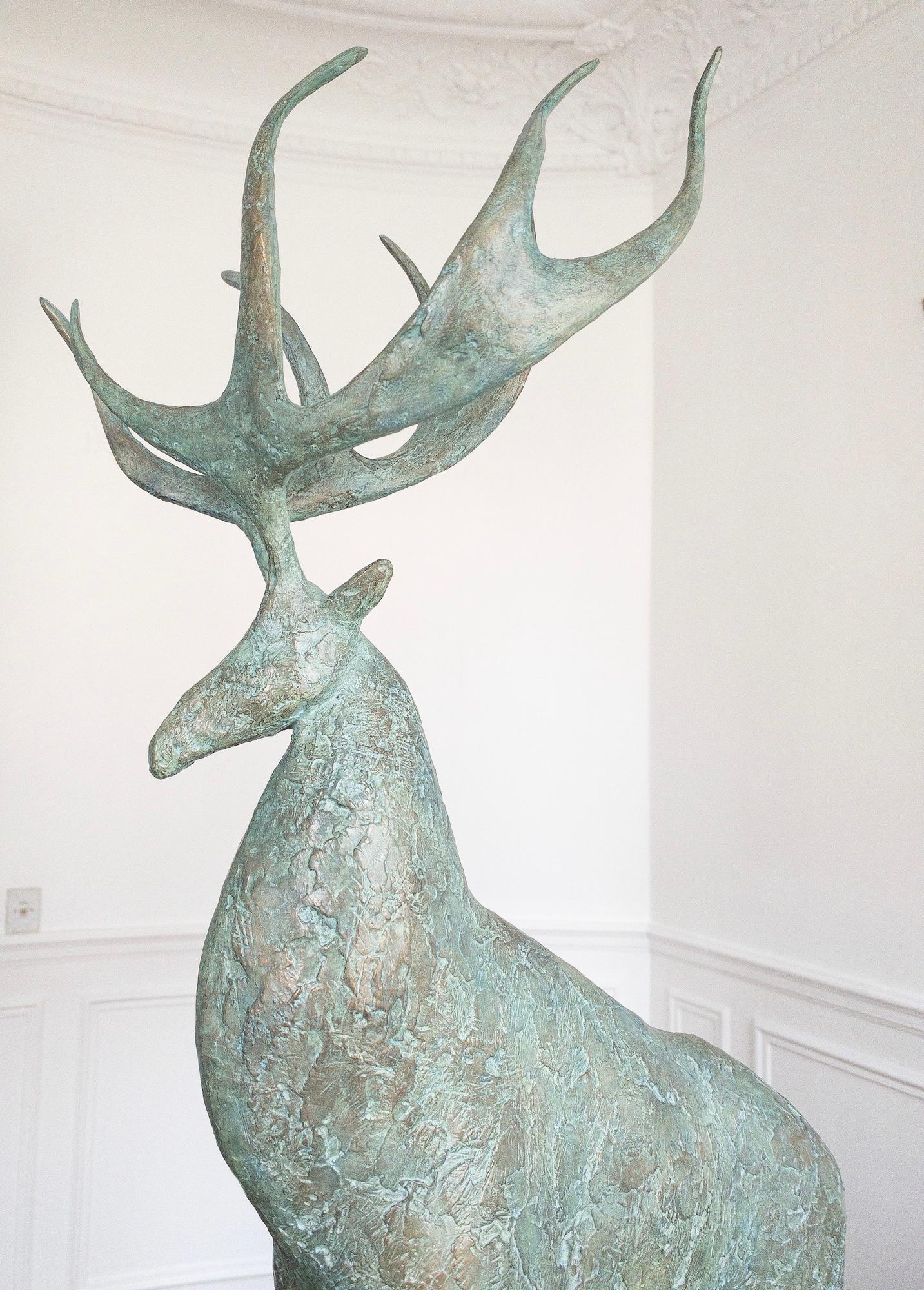Cerf IV par Pierre Yermia - Sculpture animalière contemporaine, élégante, élancée, grise en vente 16