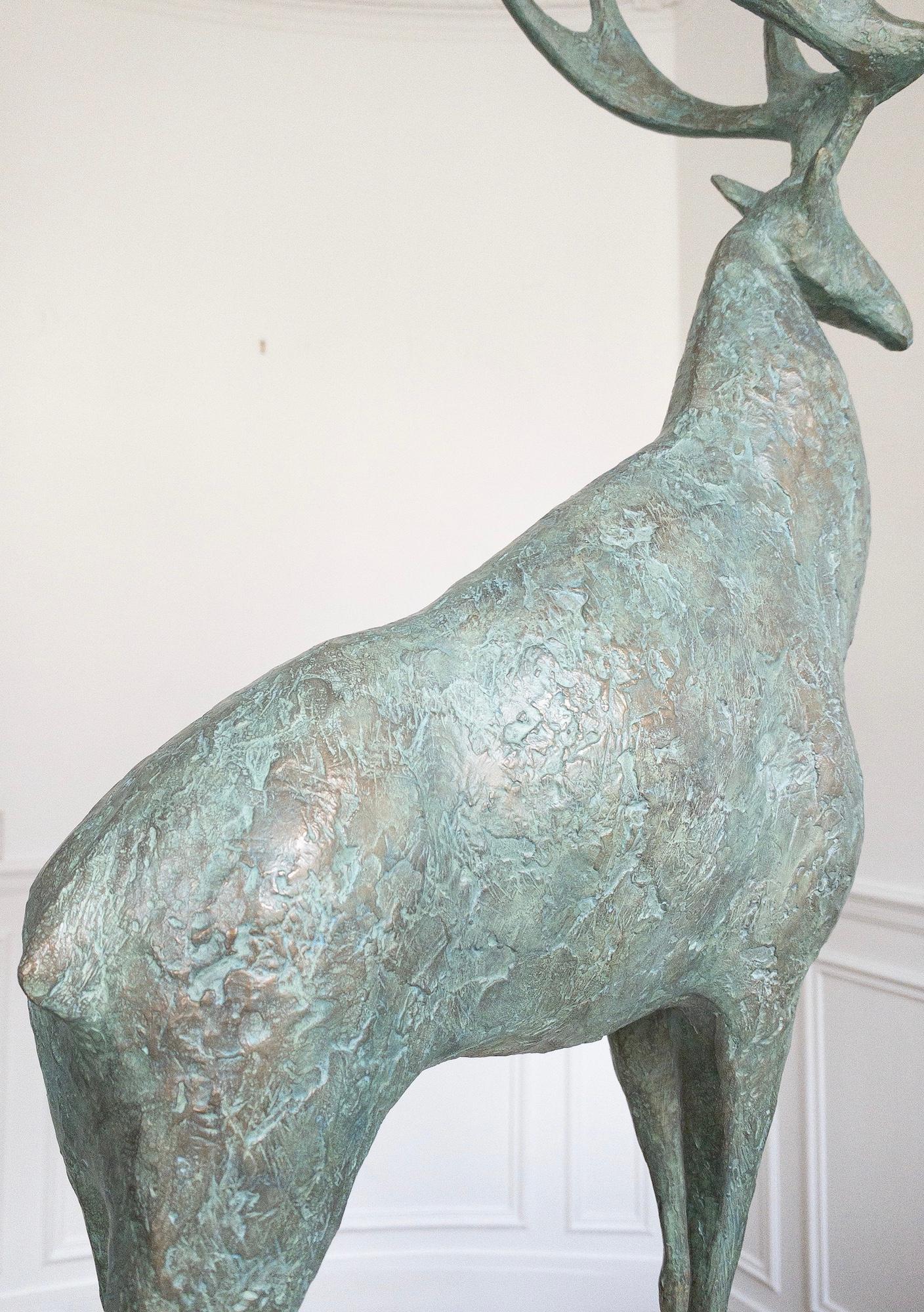 Cerf IV par Pierre Yermia - Sculpture animalière contemporaine, élégante, élancée, grise en vente 17