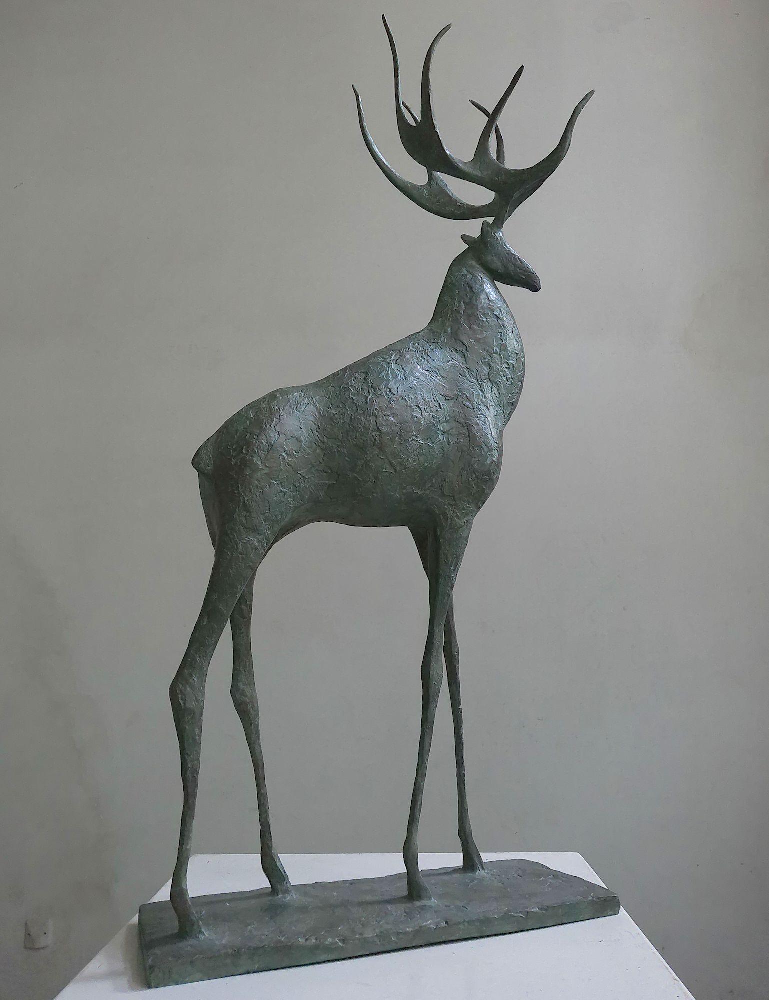 Cerf IV par Pierre Yermia - Sculpture animalière contemporaine, élégante, élancée, grise en vente 2