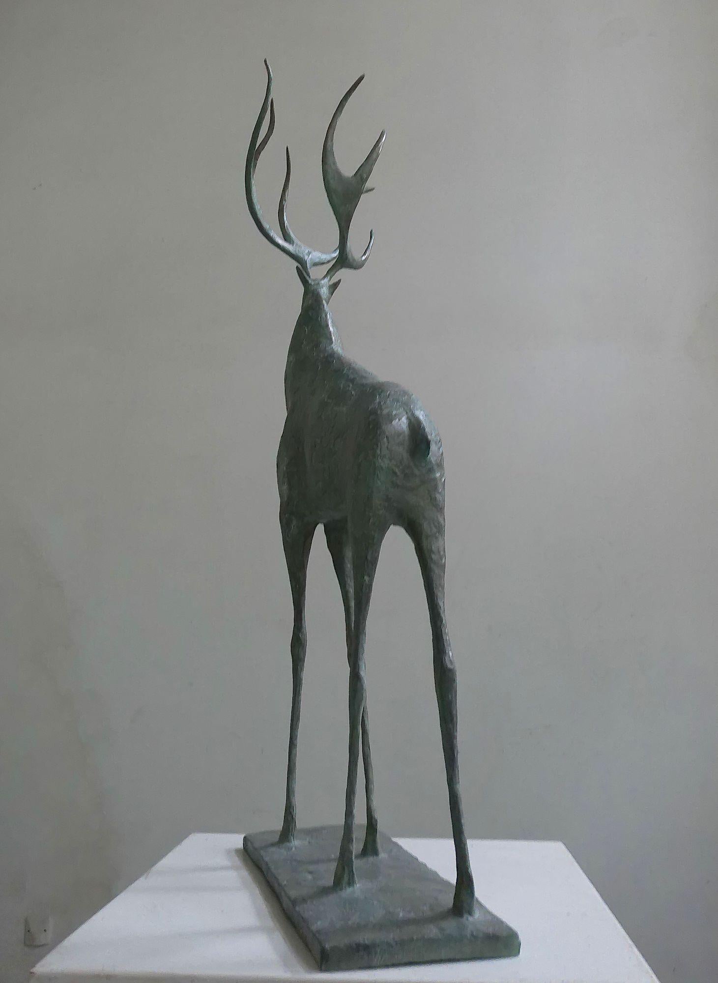 Cerf IV par Pierre Yermia - Sculpture animalière contemporaine, élégante, élancée, grise en vente 4