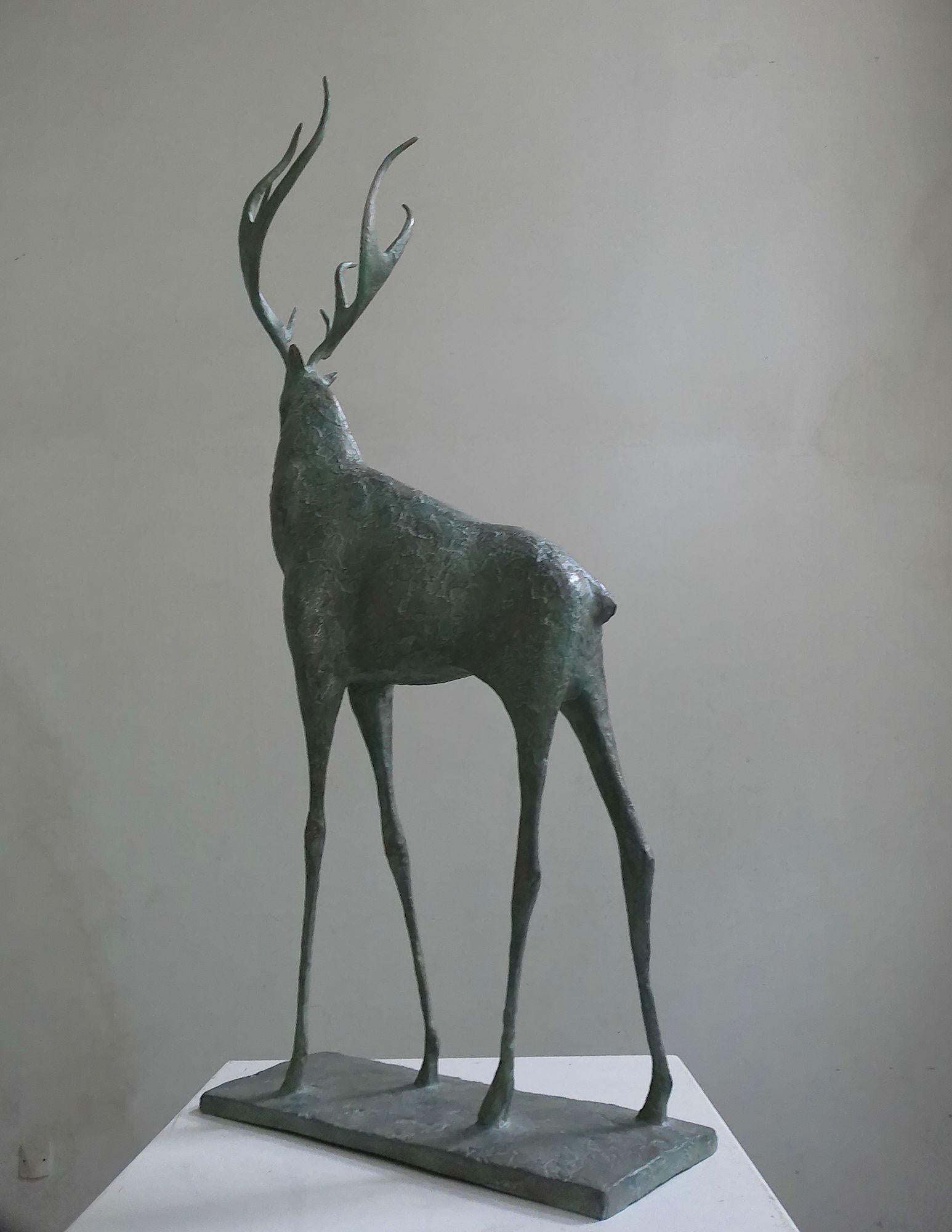 Cerf IV par Pierre Yermia - Sculpture animalière contemporaine, élégante, élancée, grise en vente 5
