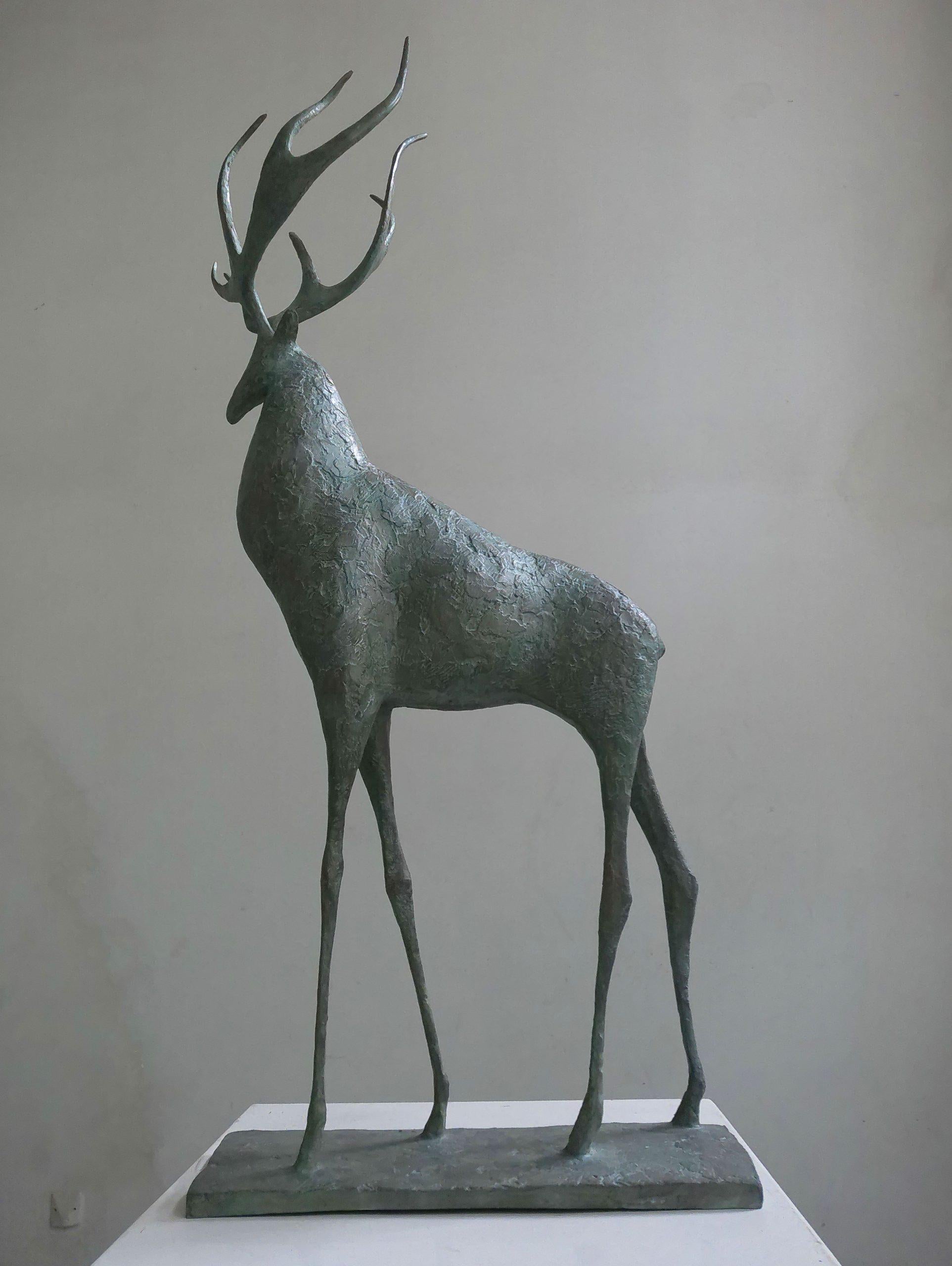 Cerf IV par Pierre Yermia - Sculpture animalière contemporaine, élégante, élancée, grise en vente 6