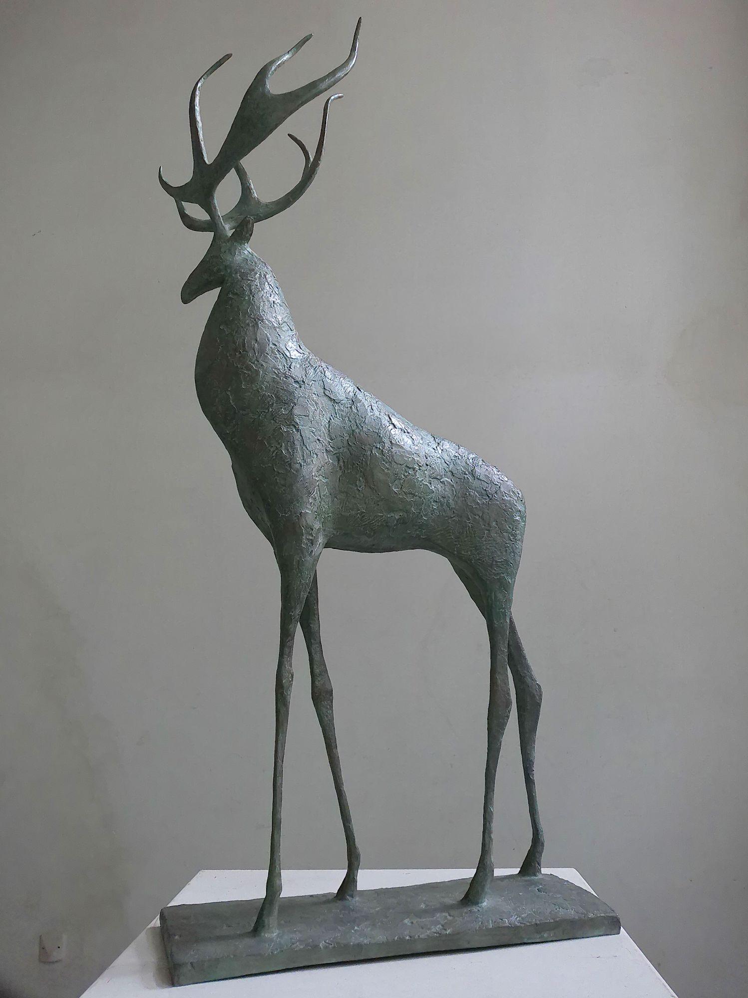 Cerf IV par Pierre Yermia - Sculpture animalière contemporaine, élégante, élancée, grise en vente 7