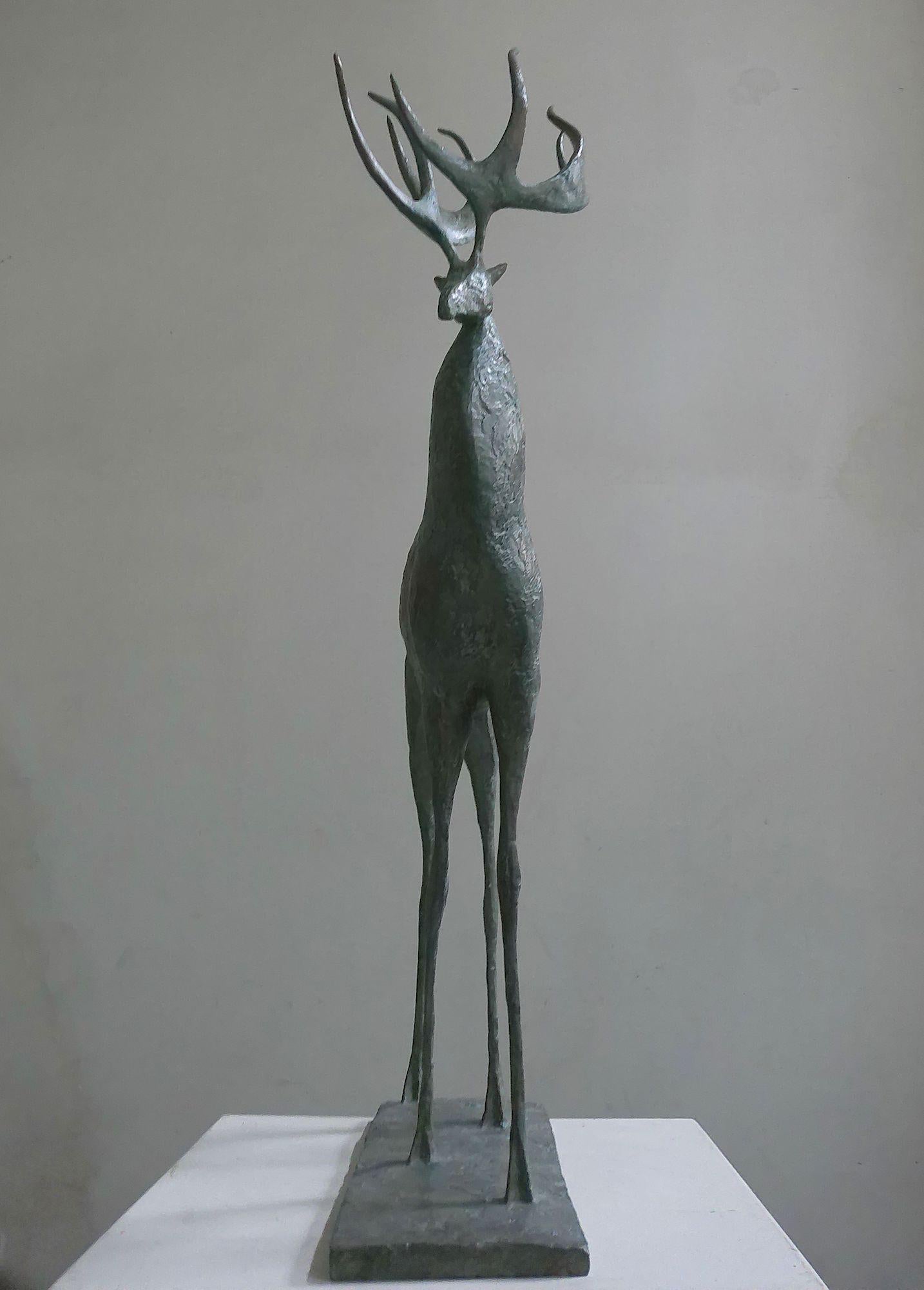 Cerf IV par Pierre Yermia - Sculpture animalière contemporaine, élégante, élancée, grise en vente 8