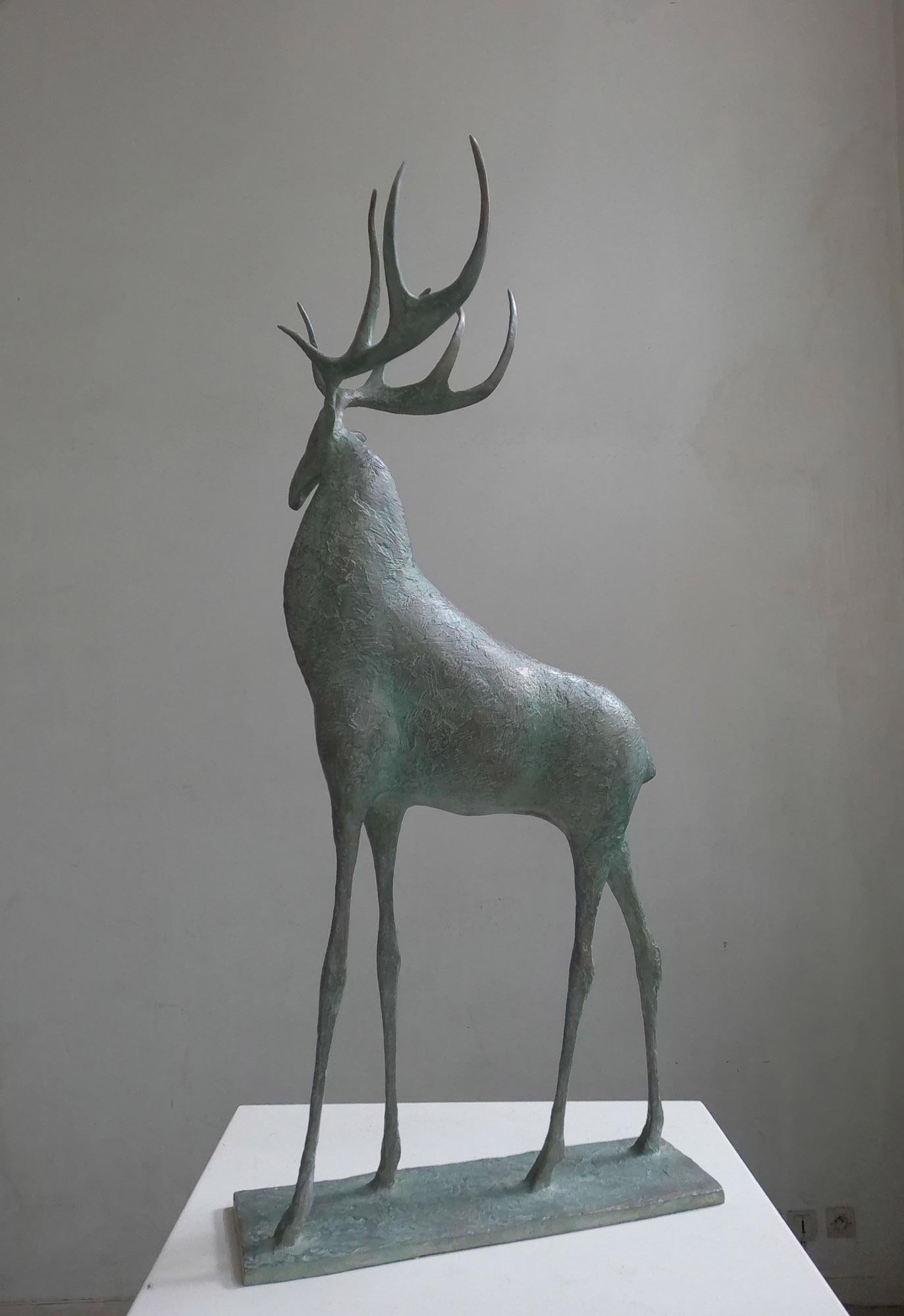 Ciervo V de Pierre Yermia - Escultura animal contemporánea, elegante, esbelta, gris en venta 9