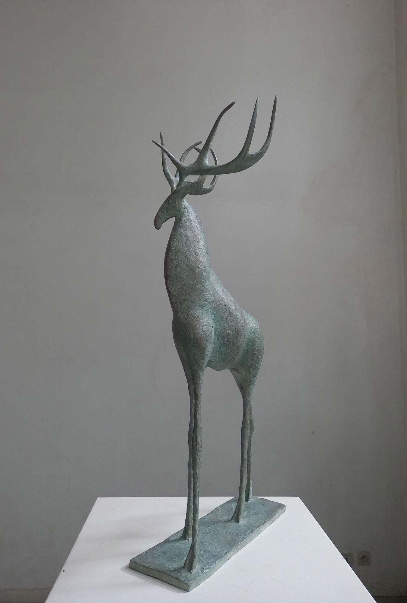 Ciervo V de Pierre Yermia - Escultura animal contemporánea, elegante, esbelta, gris en venta 10