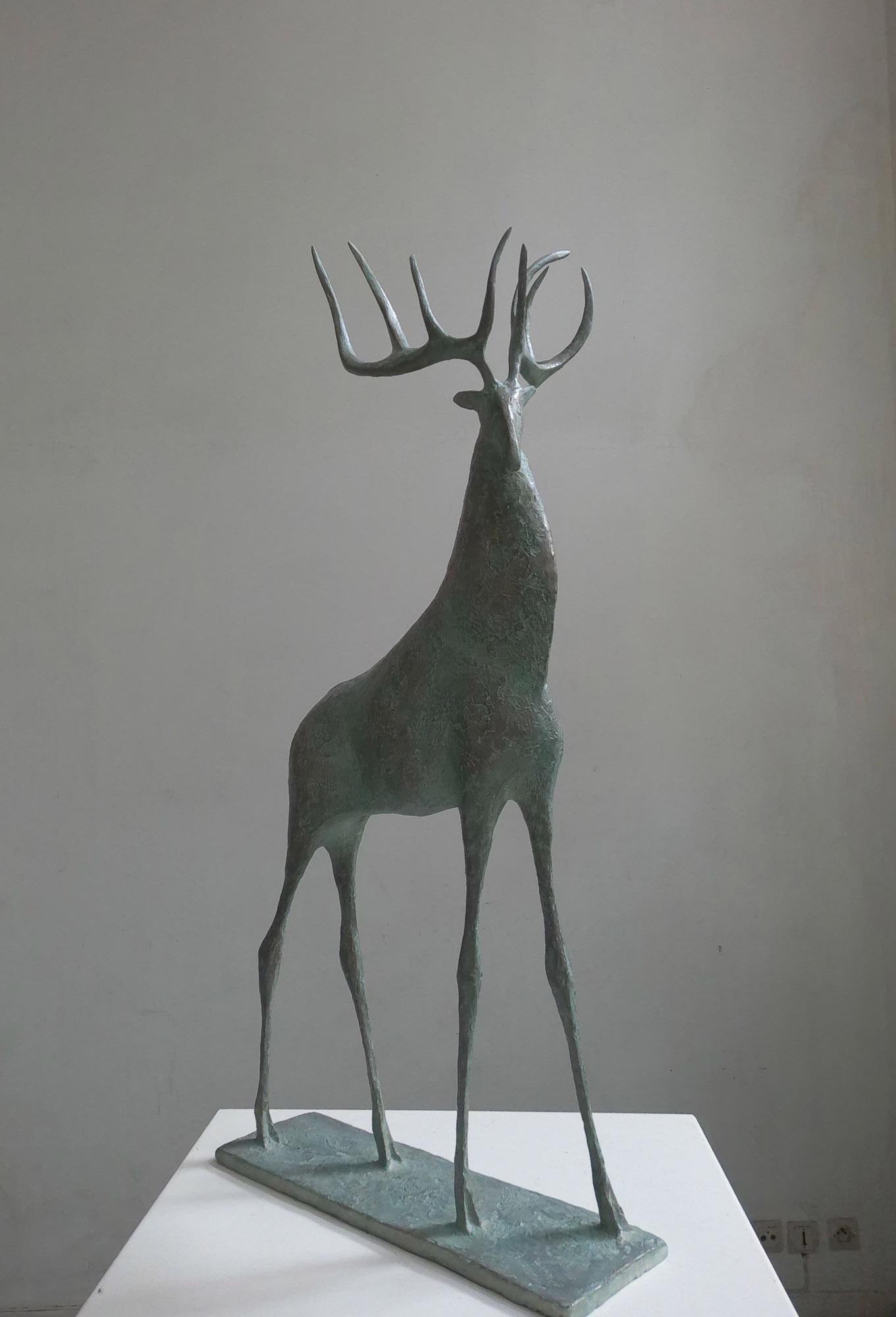 Ciervo V de Pierre Yermia - Escultura animal contemporánea, elegante, esbelta, gris en venta 1
