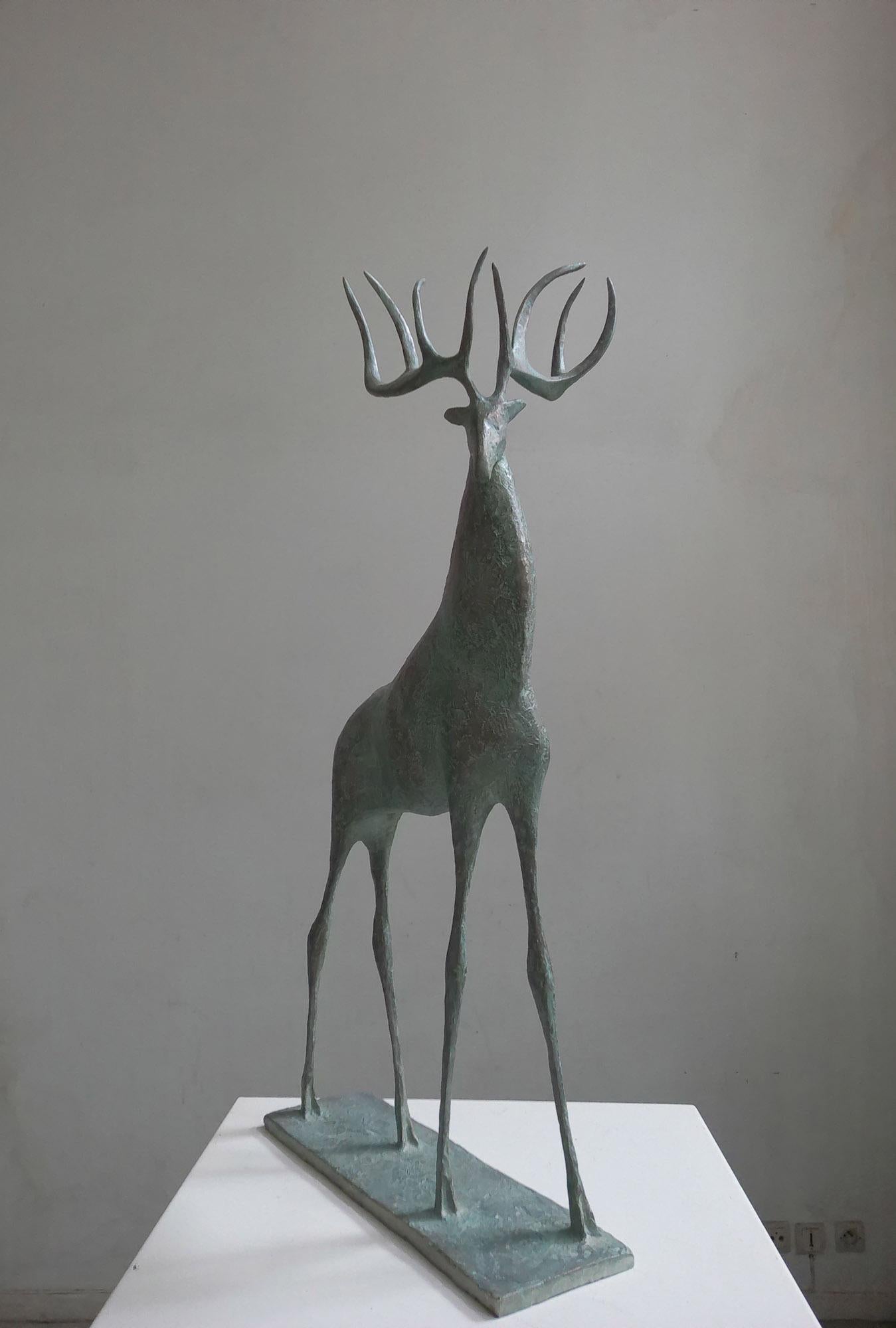 Ciervo V de Pierre Yermia - Escultura animal contemporánea, elegante, esbelta, gris en venta 2