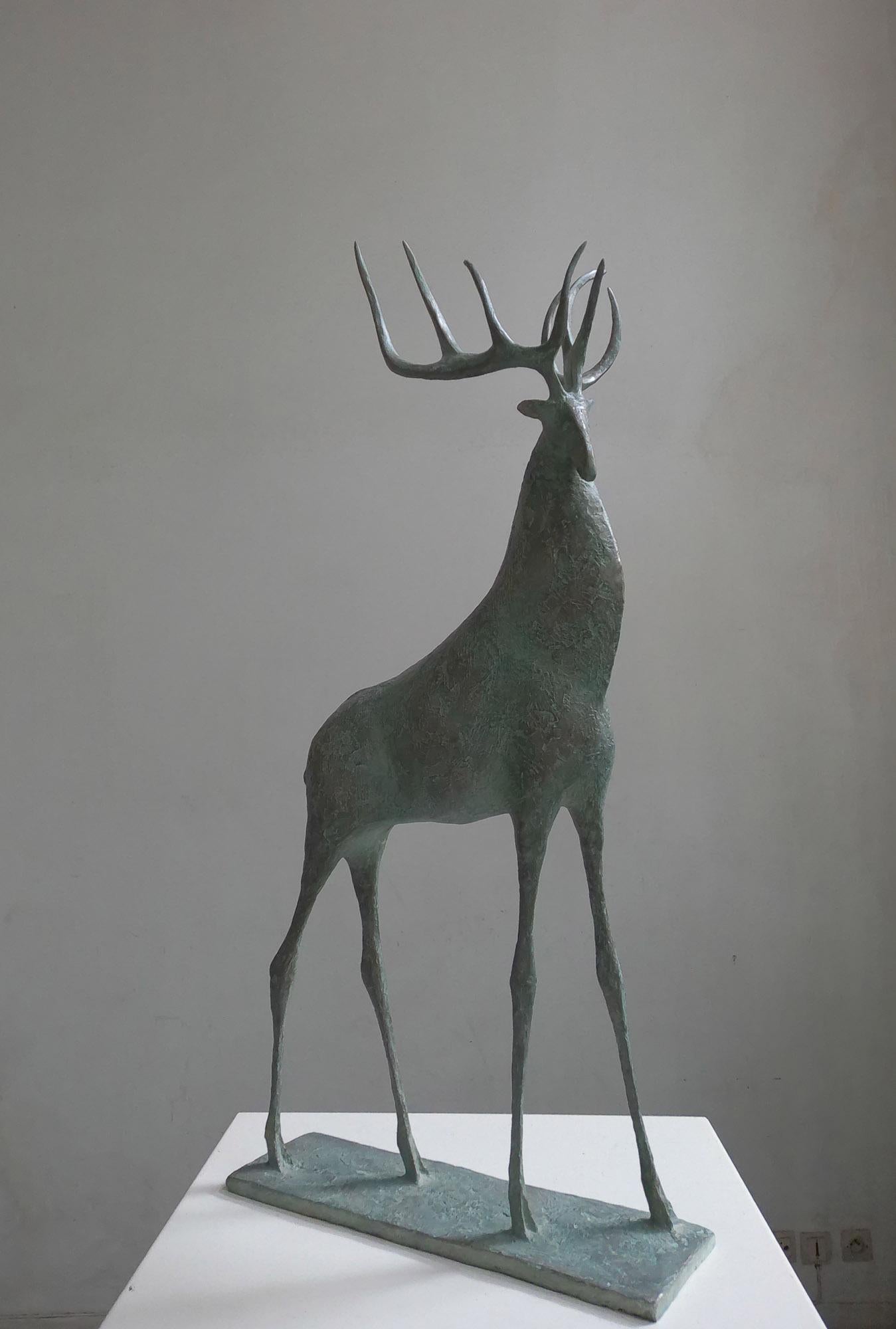 Ciervo V de Pierre Yermia - Escultura animal contemporánea, elegante, esbelta, gris en venta 3