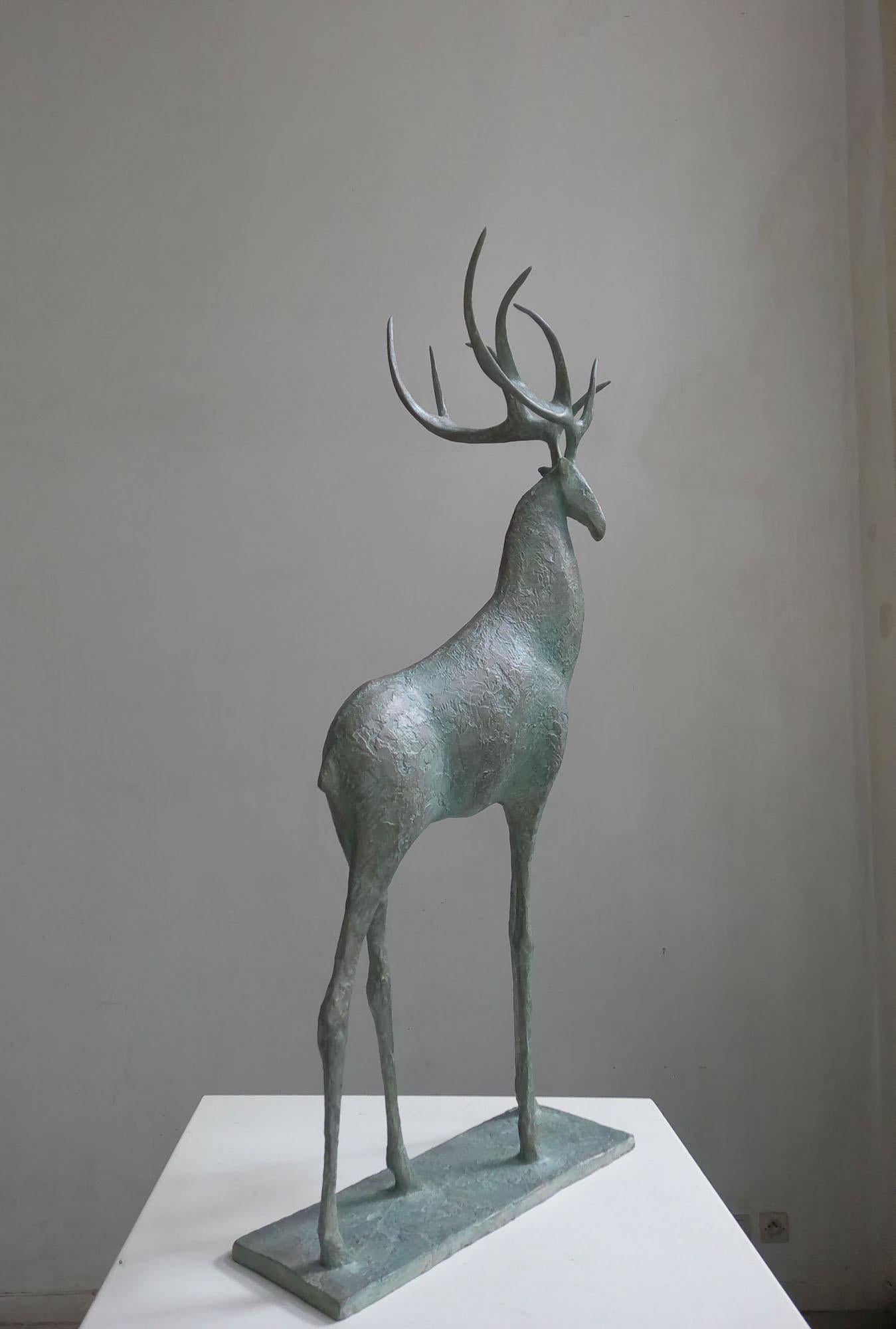 Ciervo V de Pierre Yermia - Escultura animal contemporánea, elegante, esbelta, gris en venta 5