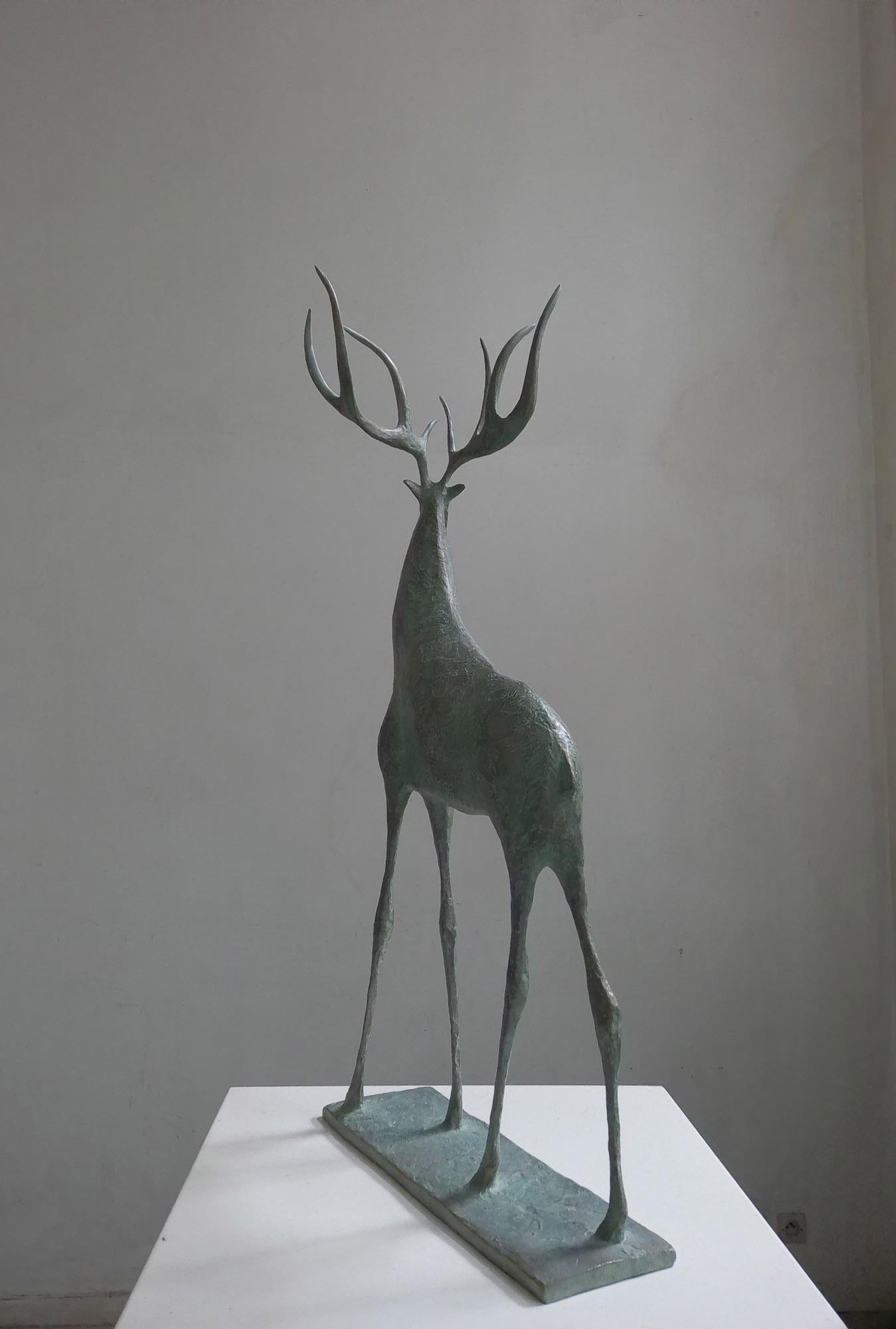 Ciervo V de Pierre Yermia - Escultura animal contemporánea, elegante, esbelta, gris en venta 6