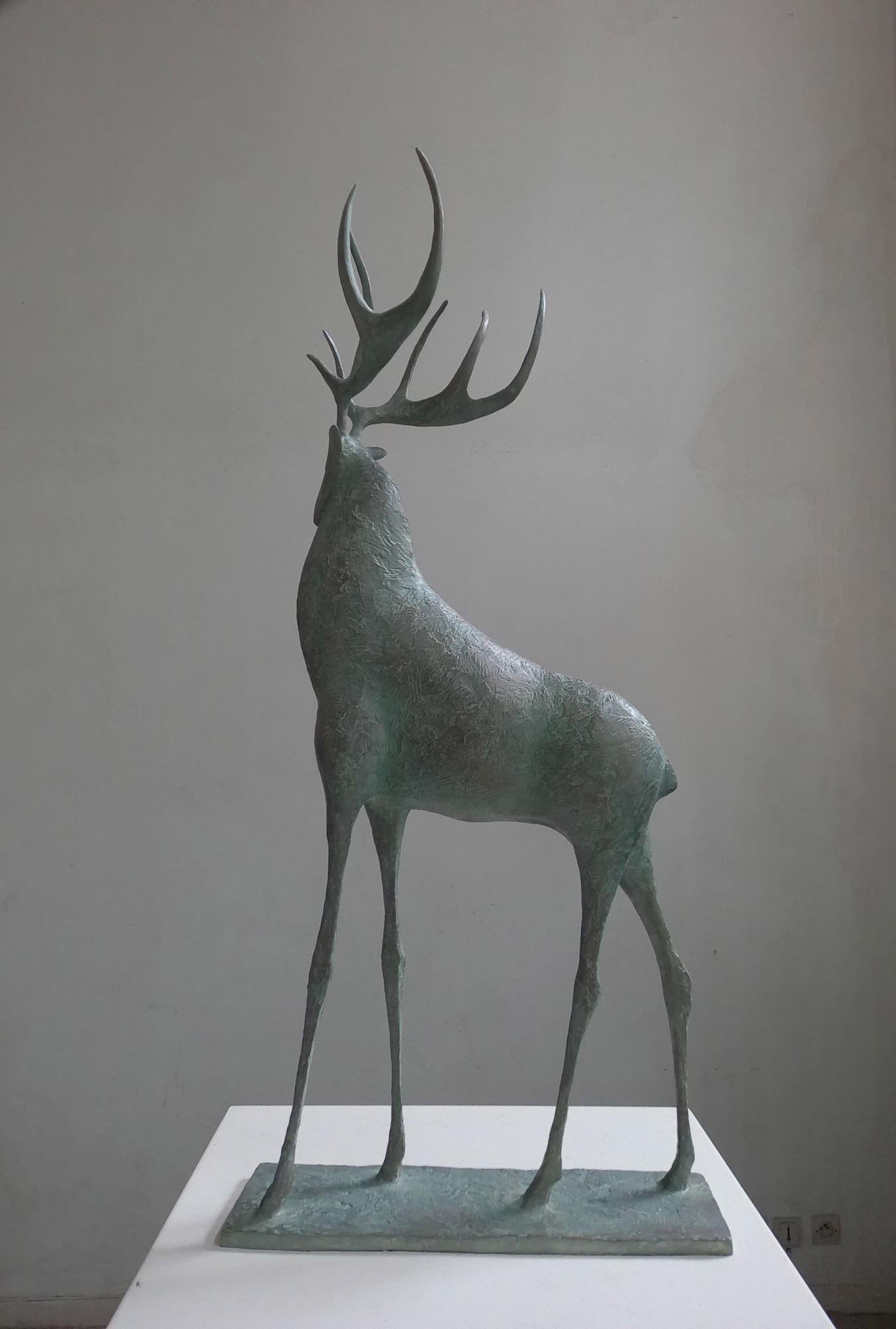 Ciervo V de Pierre Yermia - Escultura animal contemporánea, elegante, esbelta, gris en venta 8