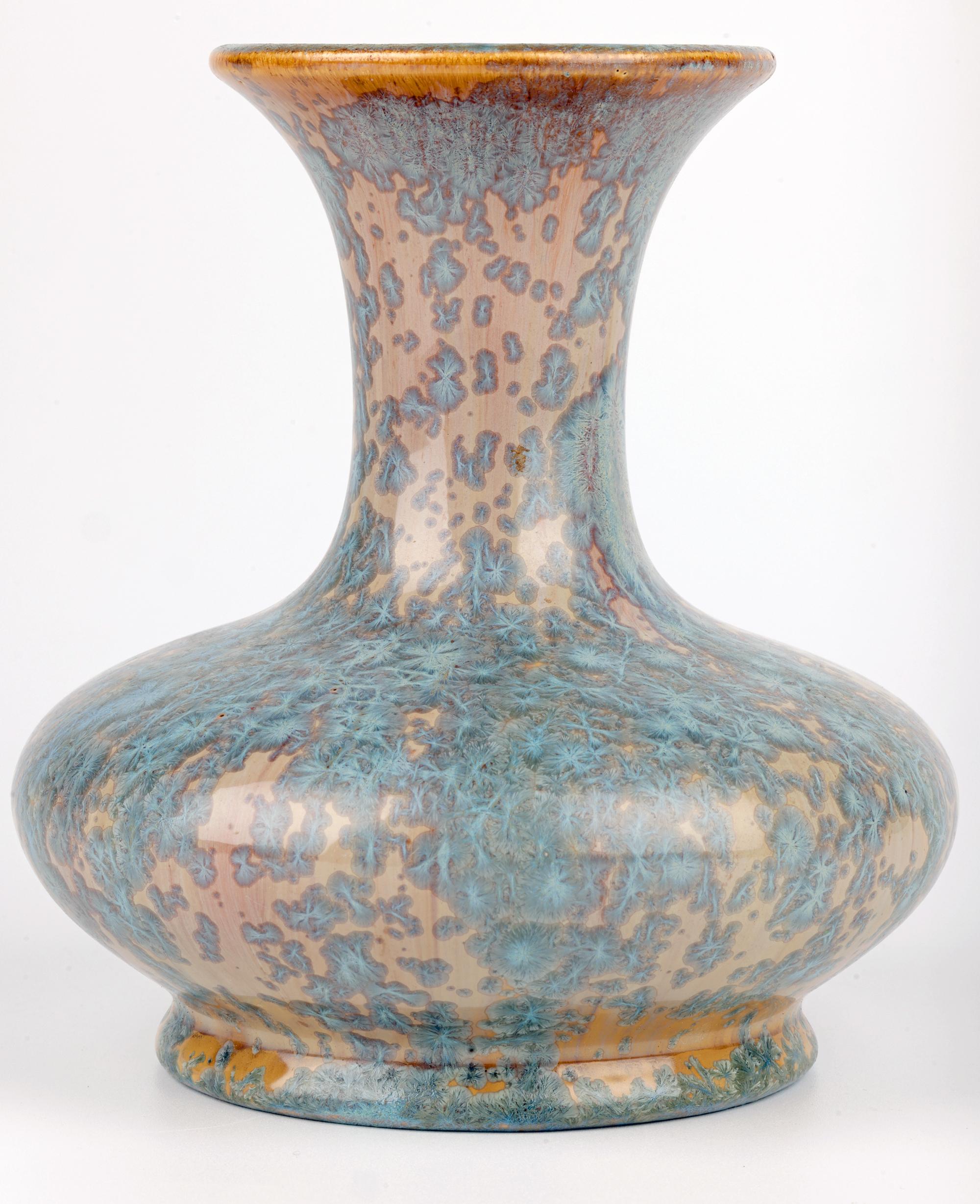 Pierrefonds Pottery attribuito a un vaso d'arte a forma di bottiglia con smalto cristallino francese In condizioni buone in vendita a Bishop's Stortford, Hertfordshire