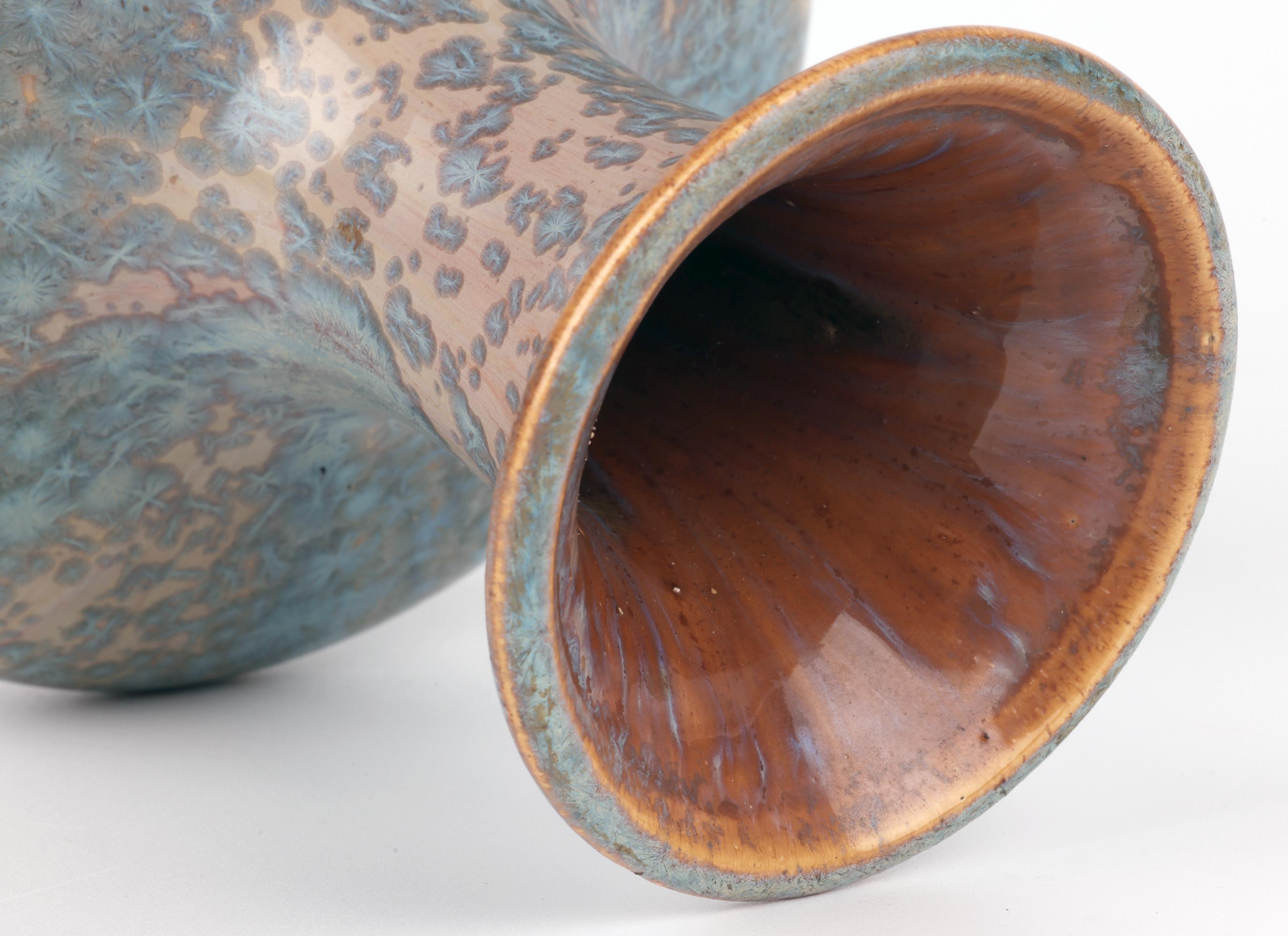 Pierrefonds Pottery attribuito a un vaso d'arte a forma di bottiglia con smalto cristallino francese in vendita 1