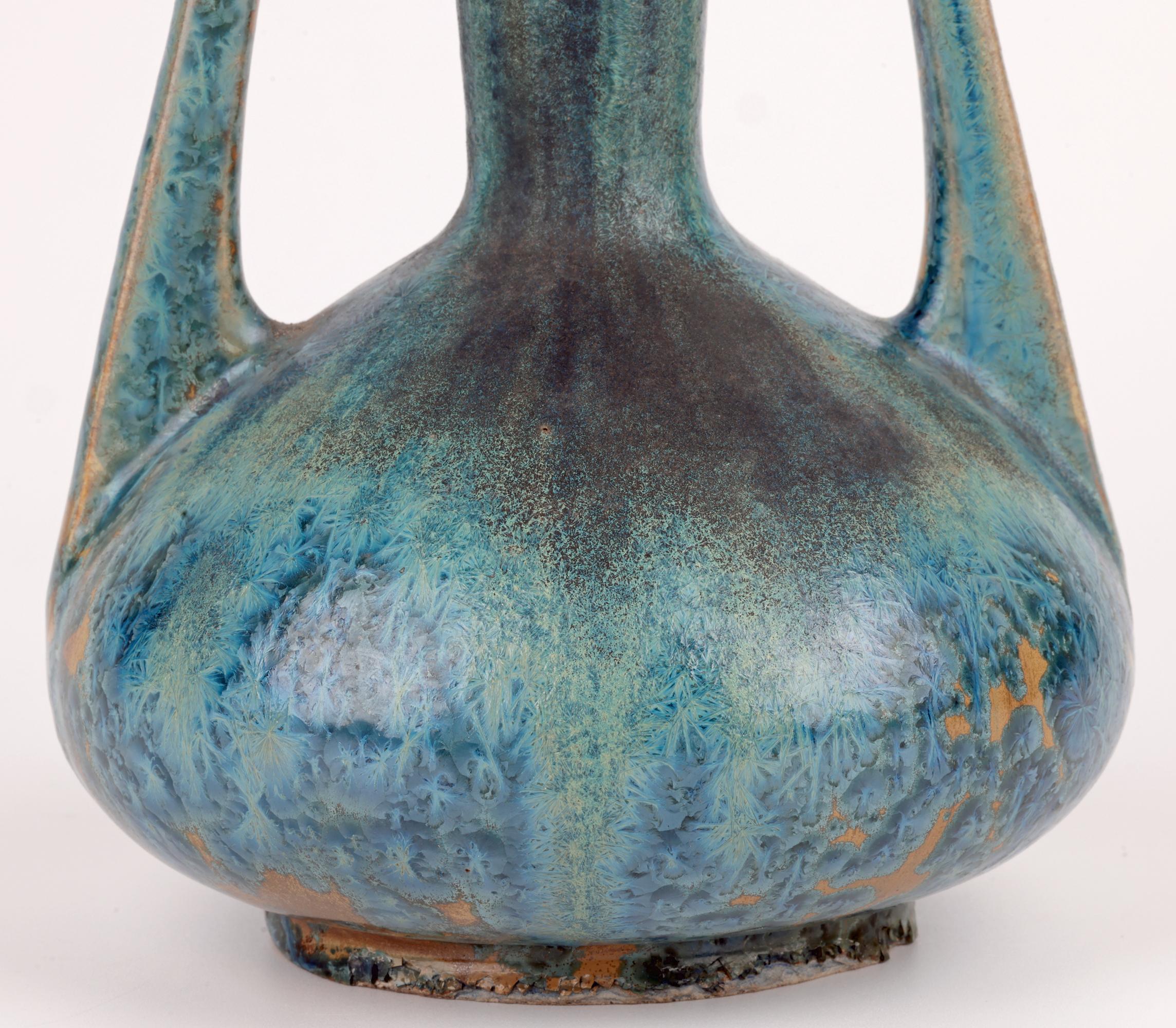Pierrefonds Französisch Art Deco Blau kristalline glasierte Art Pottery Vase (Art déco) im Angebot